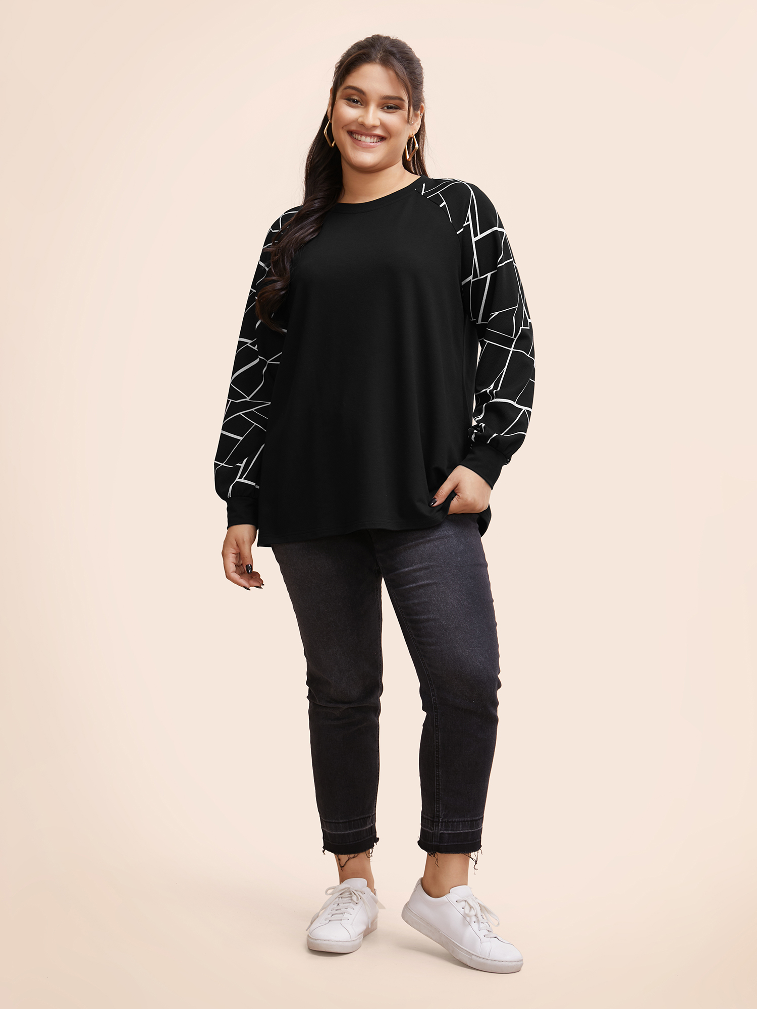 

Plus Size Geometric Round Neck Raglan Sleeve Sweatshirt Women Black Casual Elastic cuffs Round Neck Dailywear Sweatshirts BloomChic