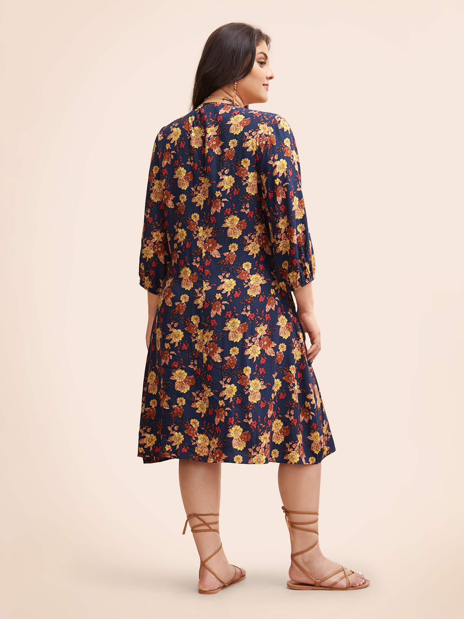 Plus Size Supersoft Essentials Floral Print Pocket V Neck Dress DarkBlue Women Resort Elastic cuffs V-neck Elbow-length sleeve Curvy Midi Dress BloomChic 22-24/3X 