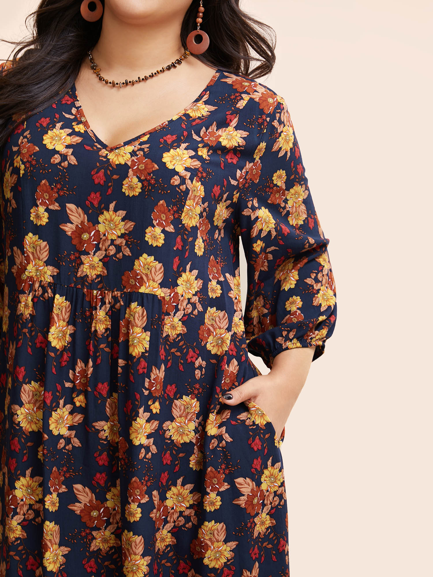 Plus Size Supersoft Essentials Floral Print Pocket V Neck Dress DarkBlue Women Resort Elastic cuffs V-neck Elbow-length sleeve Curvy Midi Dress BloomChic 22-24/3X 