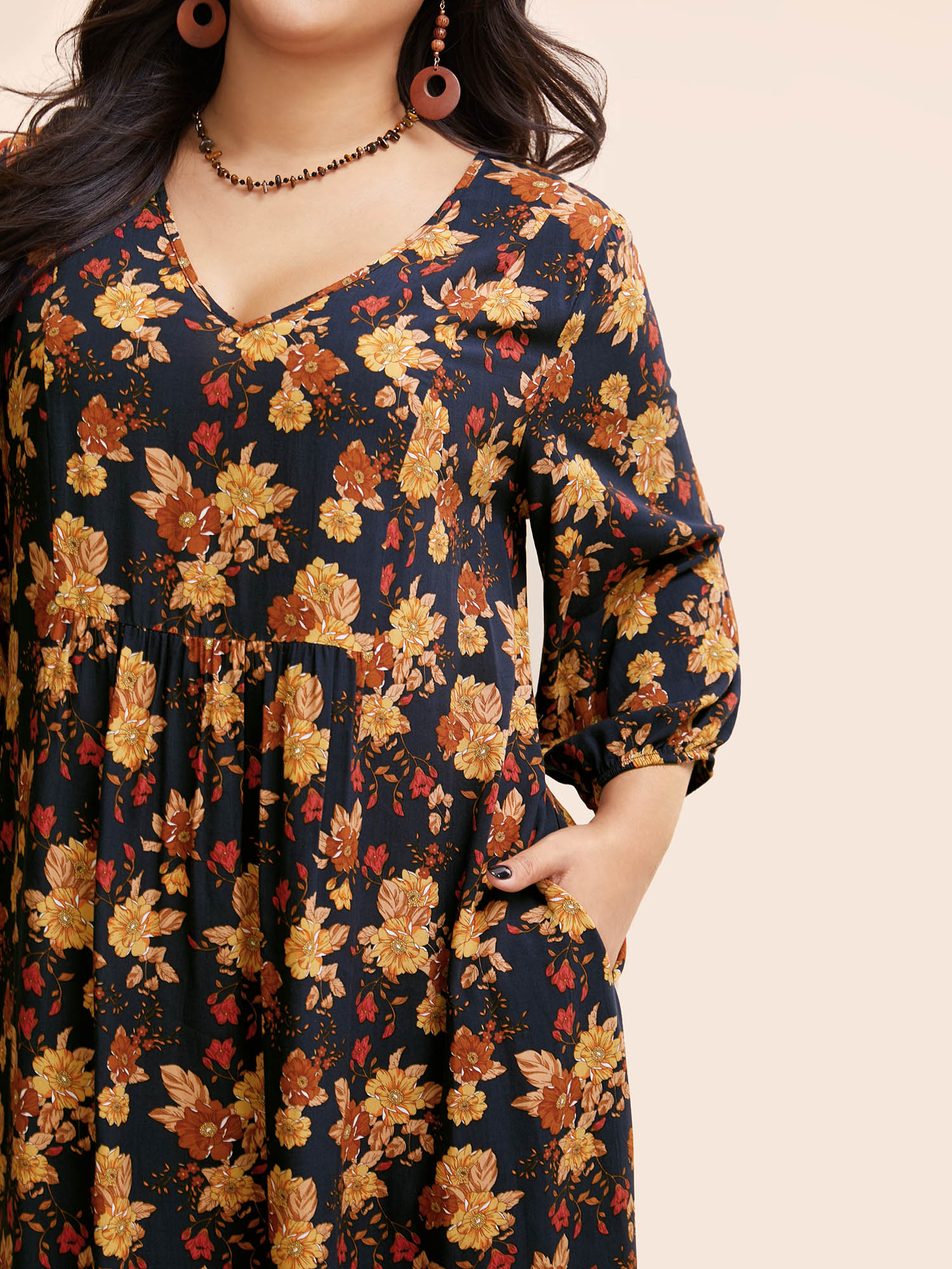 Plus Size Supersoft Essentials Floral Print Pocket V Neck Dress Black Women Resort Elastic cuffs V-neck Elbow-length sleeve Curvy Midi Dress BloomChic 18-20/2X 