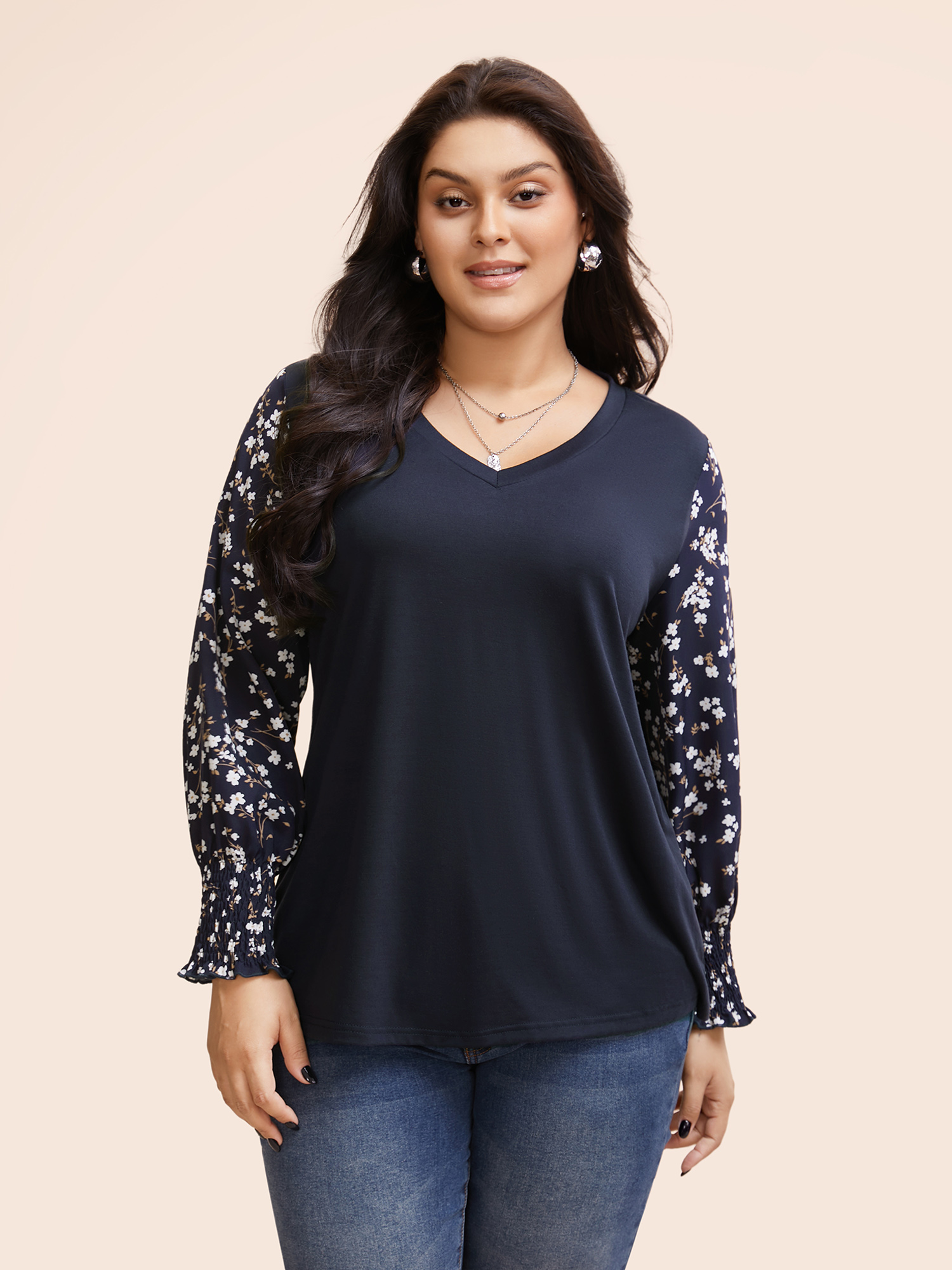 

Plus Size Ditsy Floral Patchwork Shirred T-shirt Indigo Women Elegant Contrast Natural Flowers V-neck Everyday T-shirts BloomChic