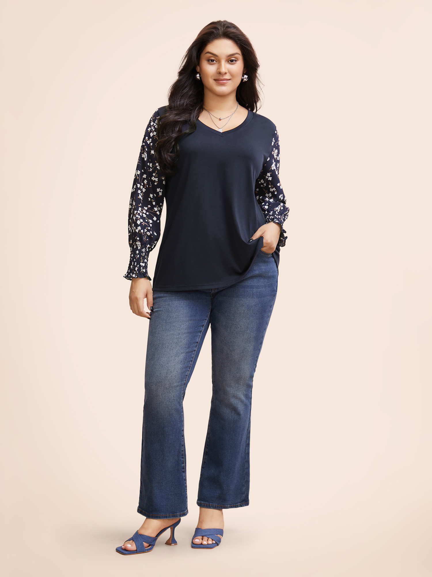 

Plus Size Ditsy Floral Patchwork Shirred T-shirt Indigo V-neck Extra Long Sleeve Elegant Jersey Tops