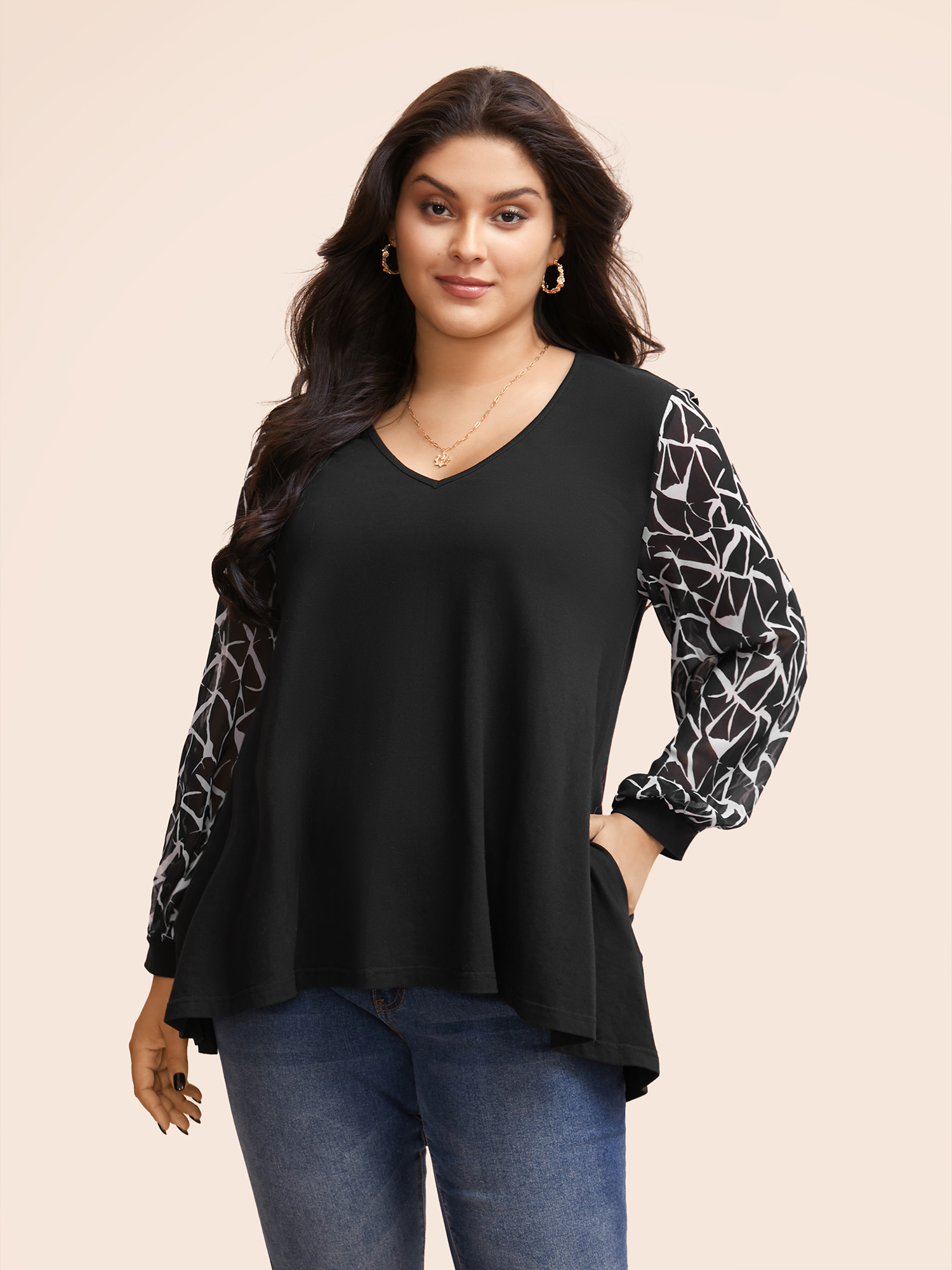 

Plus Size Geometric Patchwork Mesh Pocket T-shirt Black Women Elegant See through Art&design V-neck Everyday T-shirts BloomChic