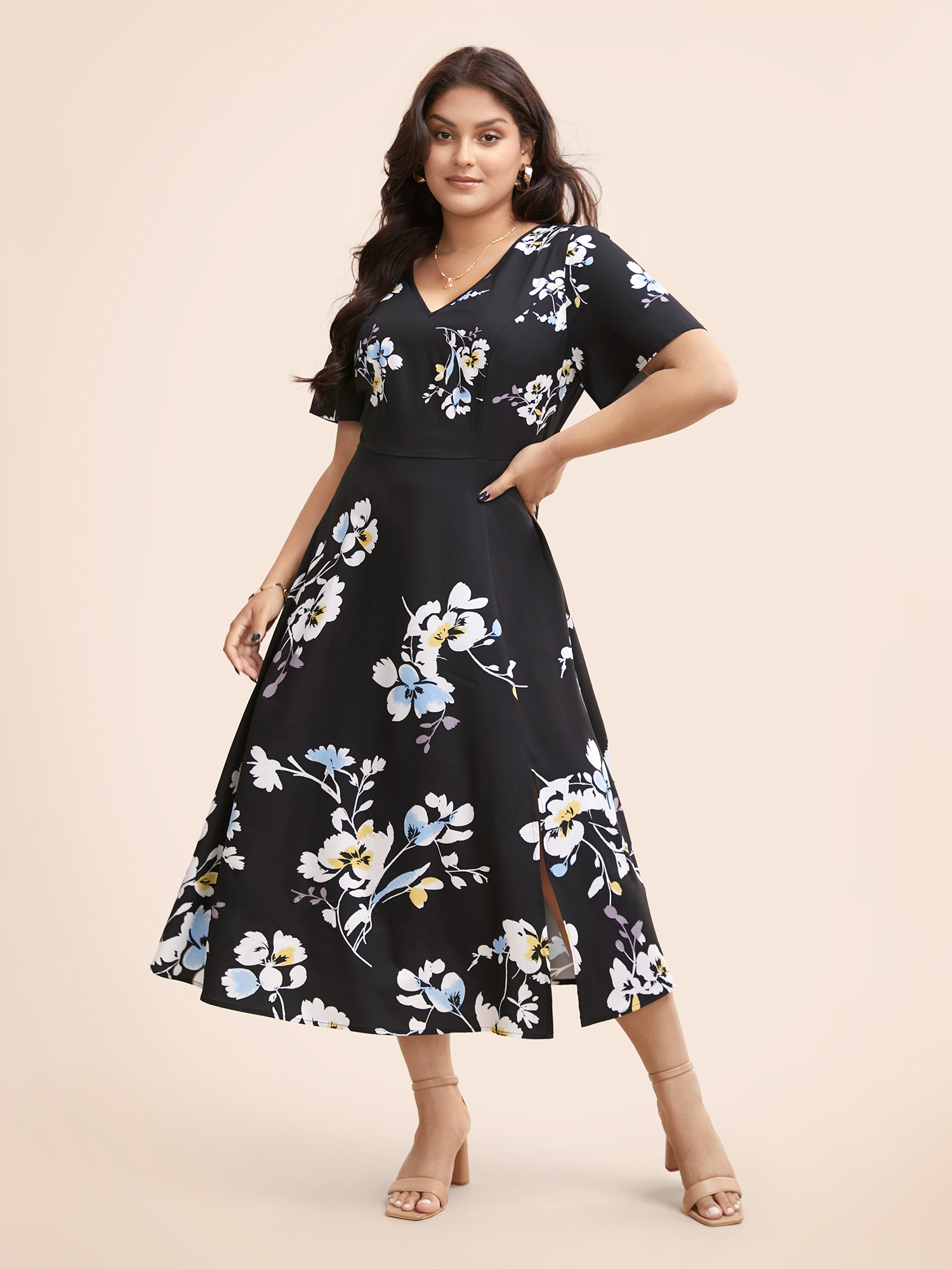 

Plus Size Silhouette Floral Print Split Hem Dress Black Women Elegant Slit V-neck Short sleeve Curvy BloomChic