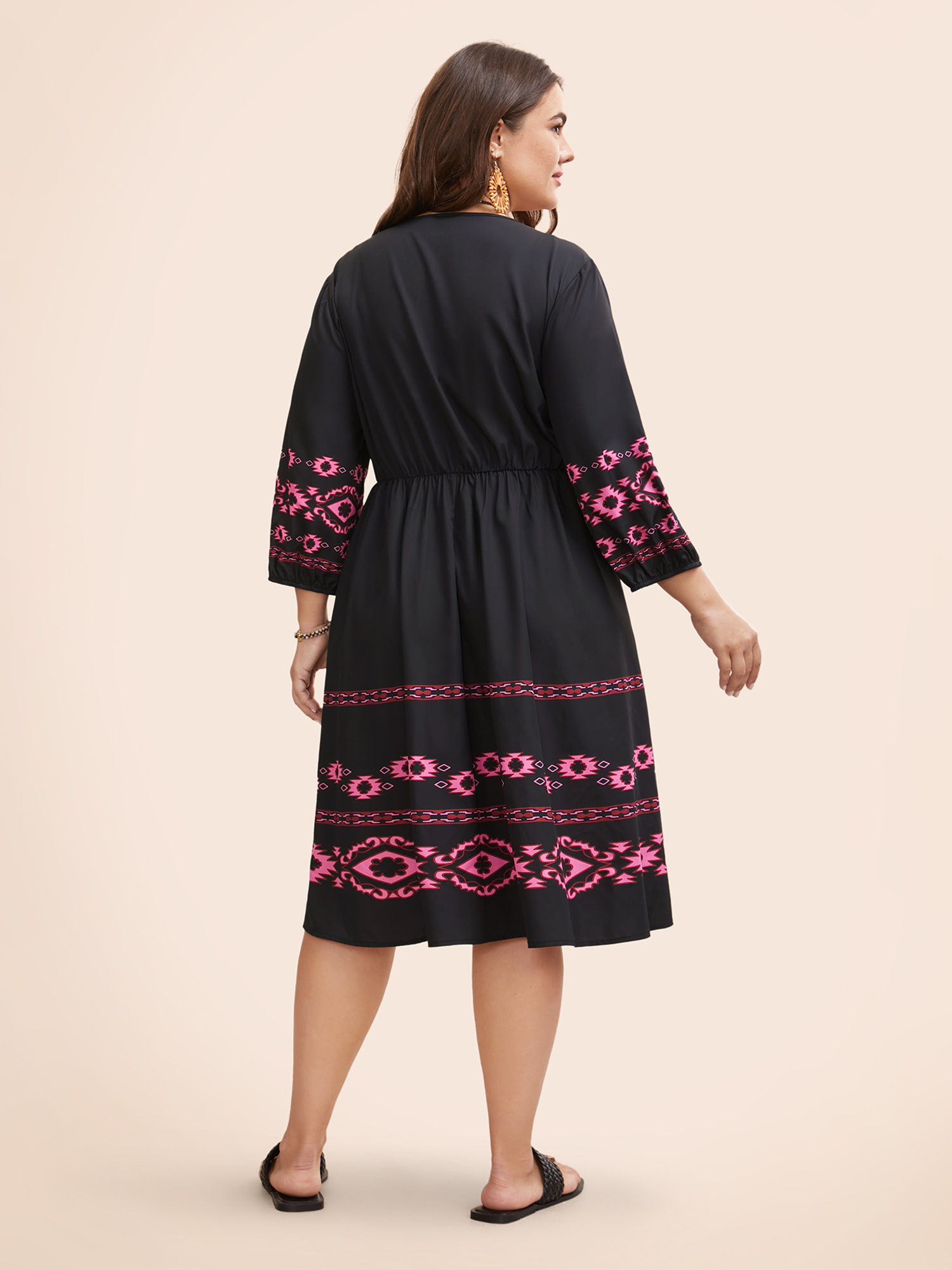 

Plus Size V Neck Bandana Print Elastic Waist Dress Black Women Resort Gathered V-neck Elbow-length sleeve Curvy BloomChic