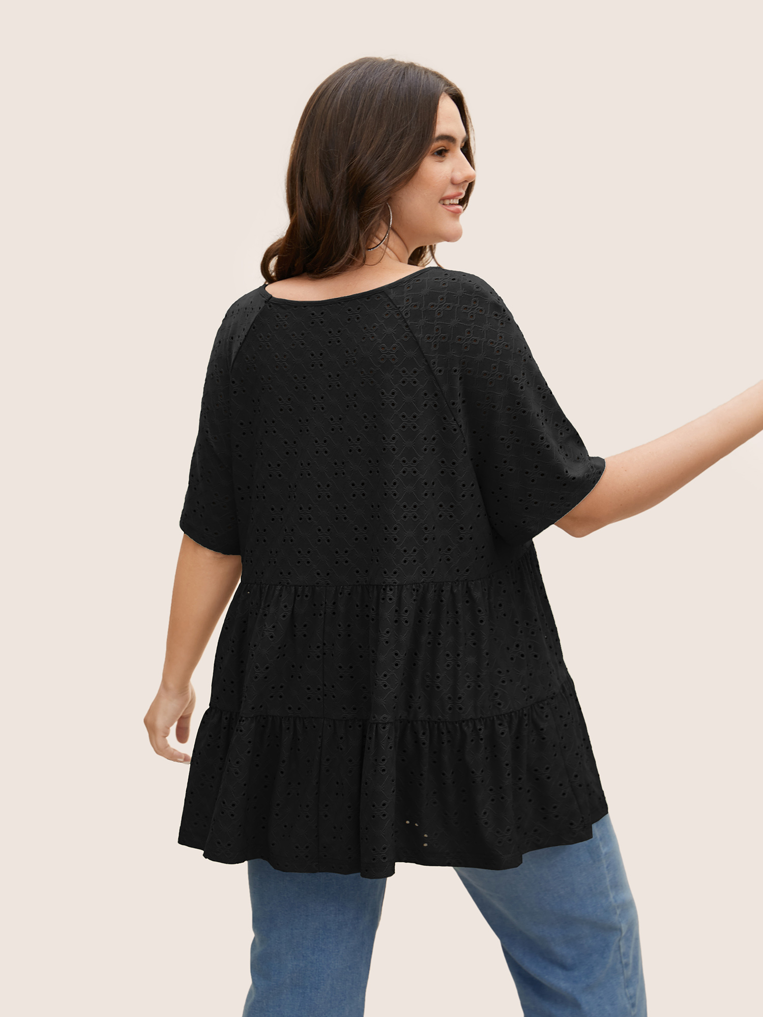 

Plus Size Solid Broderie Anglaise Ruffle Layered Hem T-shirt Black Women Casual Texture V-neck Everyday T-shirts BloomChic