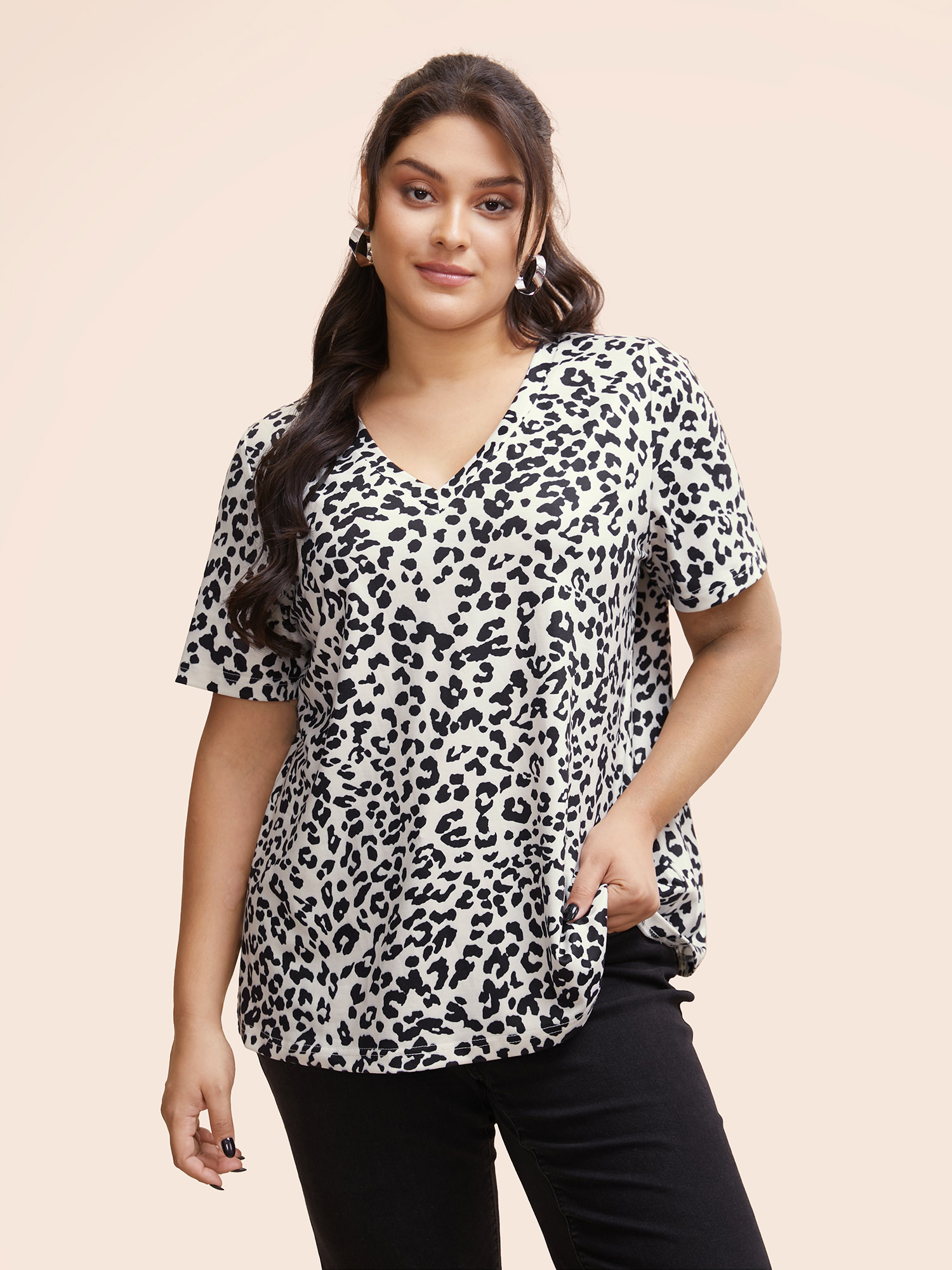 

Plus Size Leopard Print V Neck T-shirt Leopard Women Casual Non Art&design Non Everyday T-shirts BloomChic