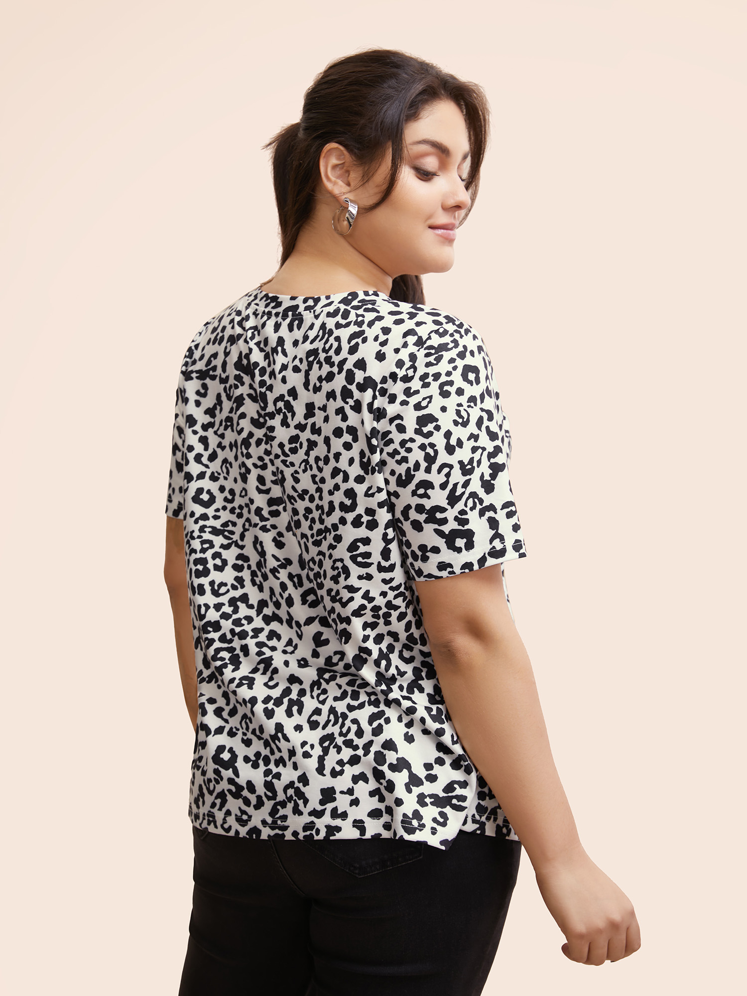 

Plus Size Leopard Print V Neck T-shirt Leopard Women Casual Non Art&design Non Everyday T-shirts BloomChic