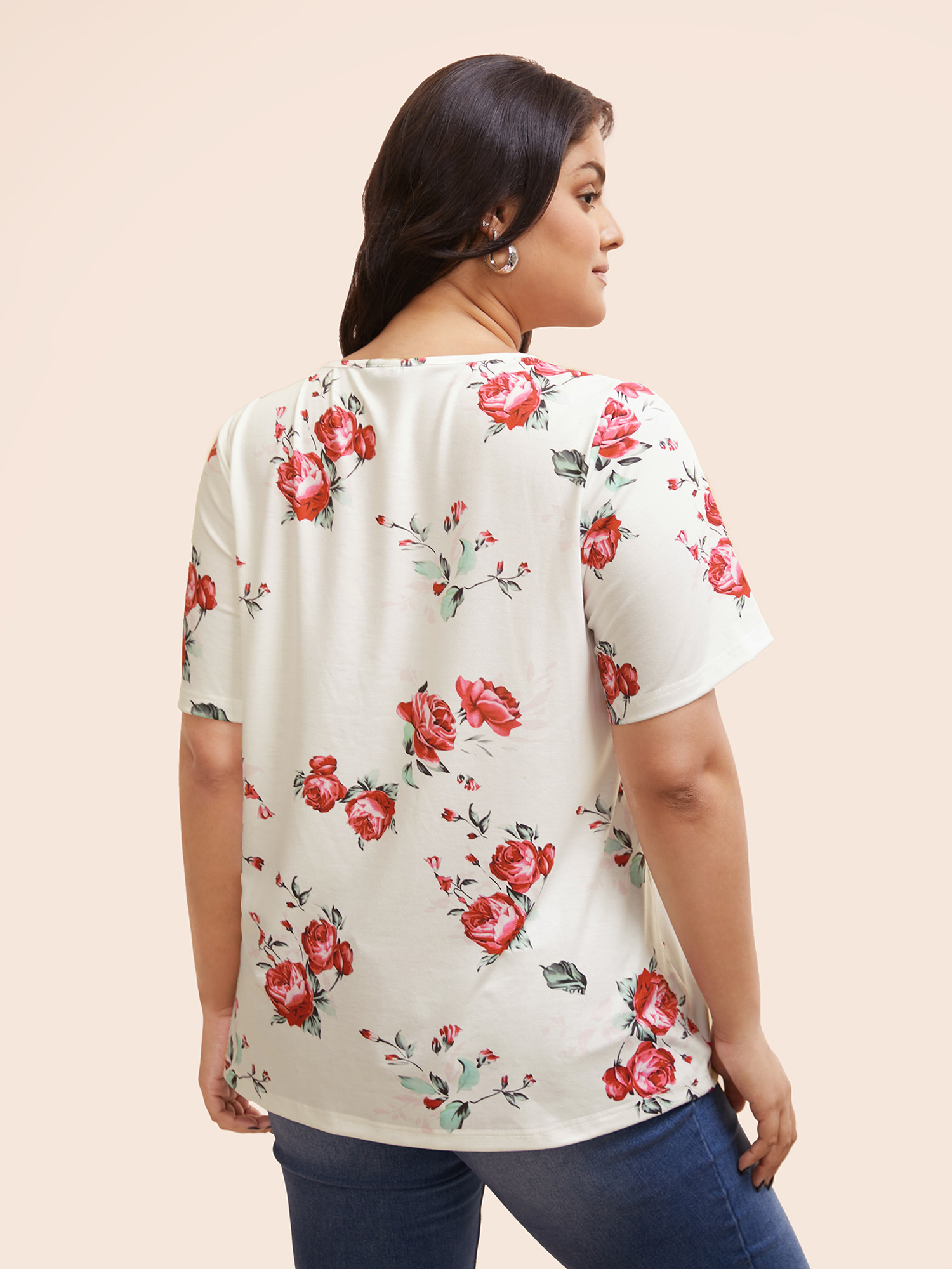 

Plus Size Floral Crisscross V Neck T-shirt White Women Elegant Floral V-neck Everyday T-shirts BloomChic