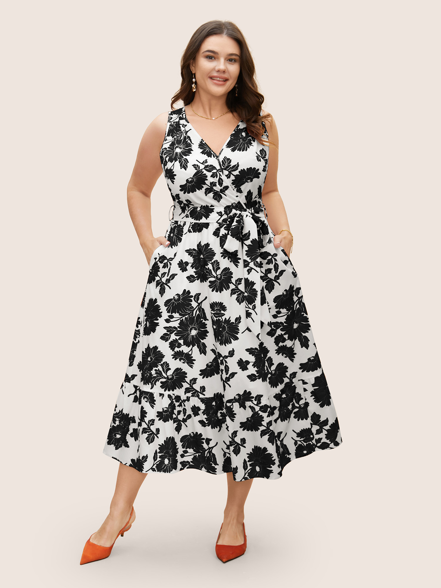 

Plus Size Overlap Collar Floral Sleeveless Belted Dress Black Women Elegant Belted Overlap Collar Sleeveless Curvy BloomChic