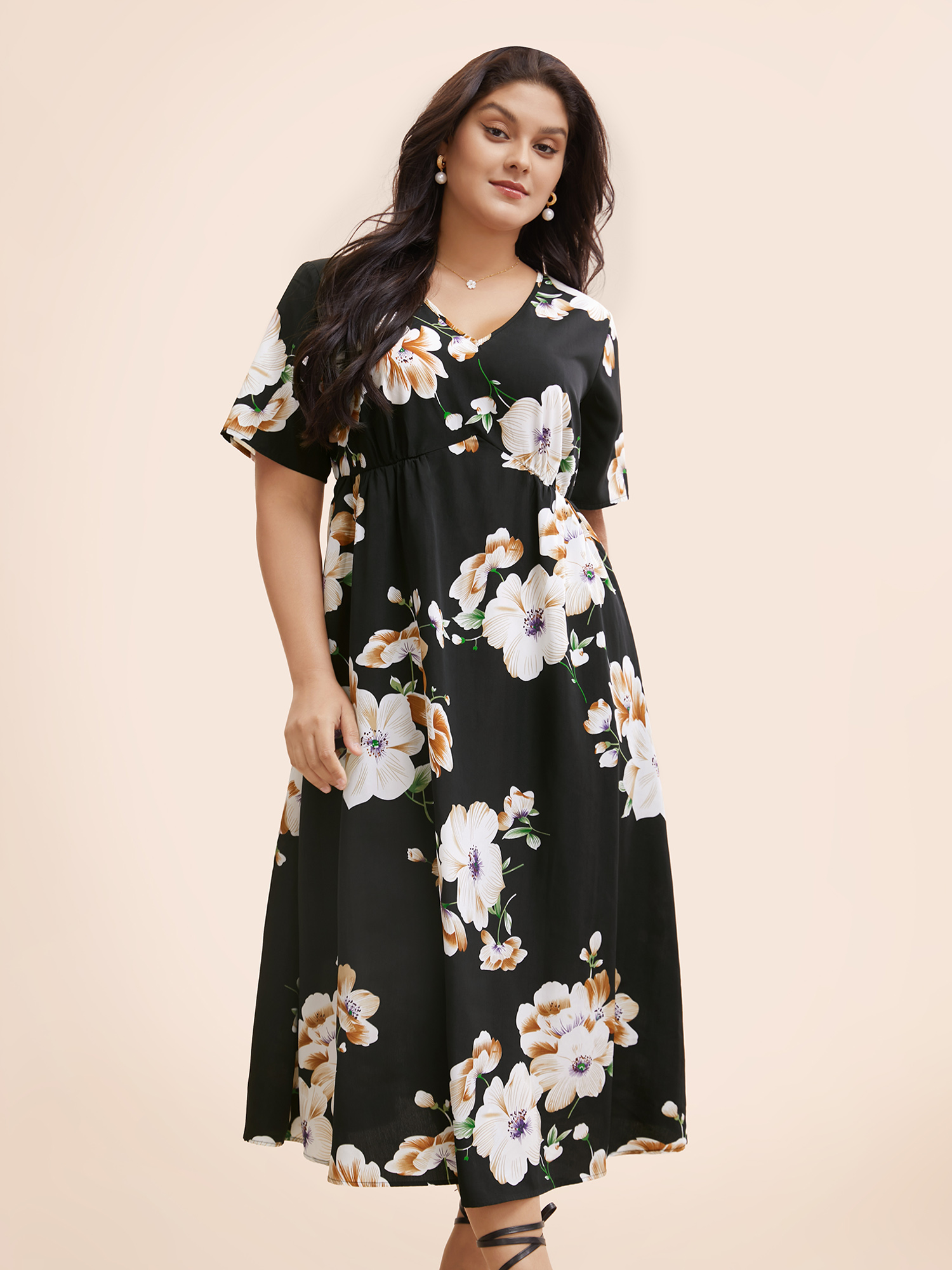 

Plus Size Floral Print V Neck Gathered Pocket Dress Black Women Elegant Gathered V-neck Short sleeve Curvy BloomChic