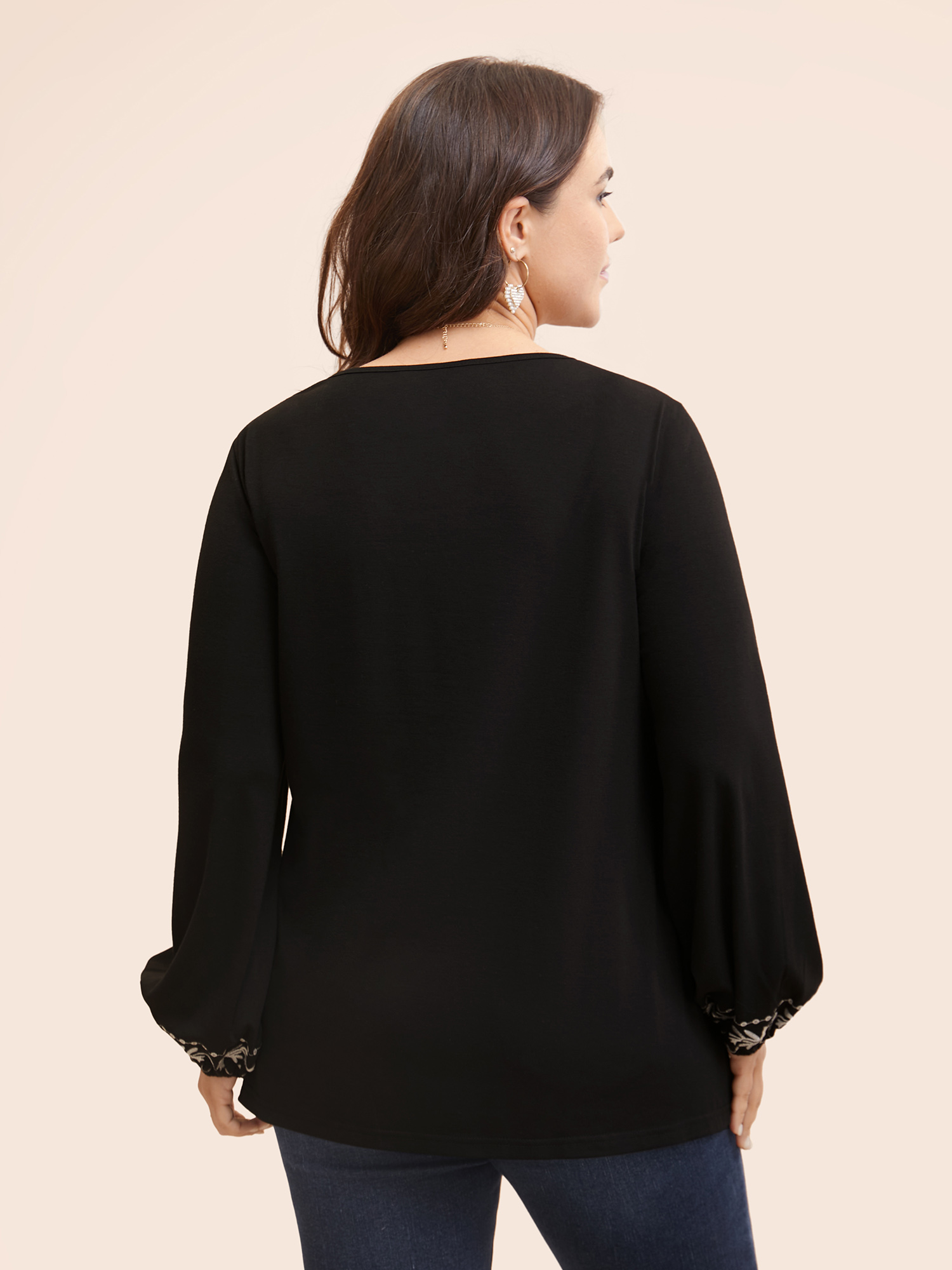 

Plus Size Floral Embroidered Knot Neck Lantern Sleeve T-shirt Black Tie Neck Long Sleeve Elegant Jersey Tops