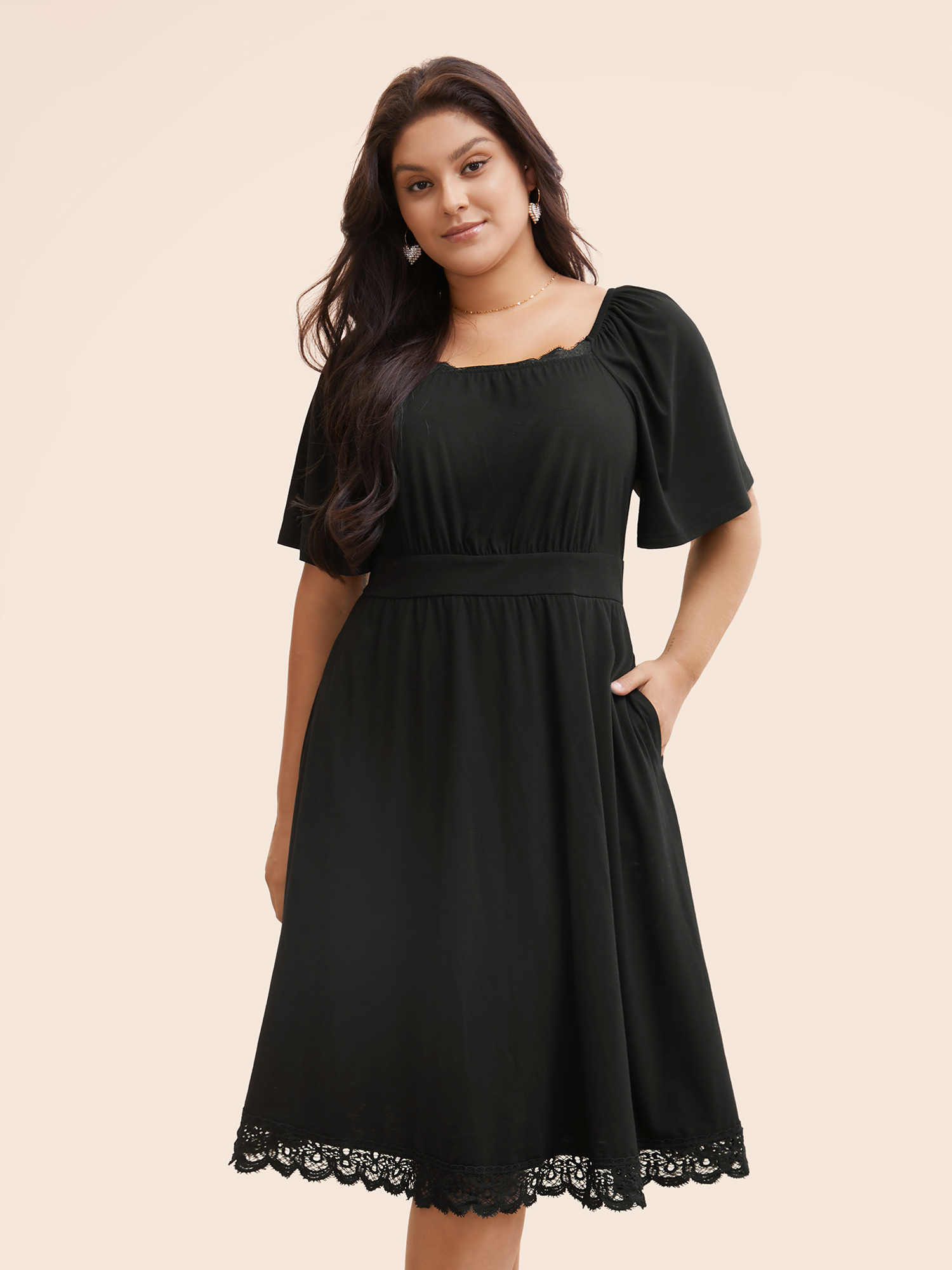 Plus Size Plain Lace Insert Gathered Square Neck Dress Black Women Office Gathered Square Neck Short sleeve Curvy Midi Dress BloomChic 28/5X 