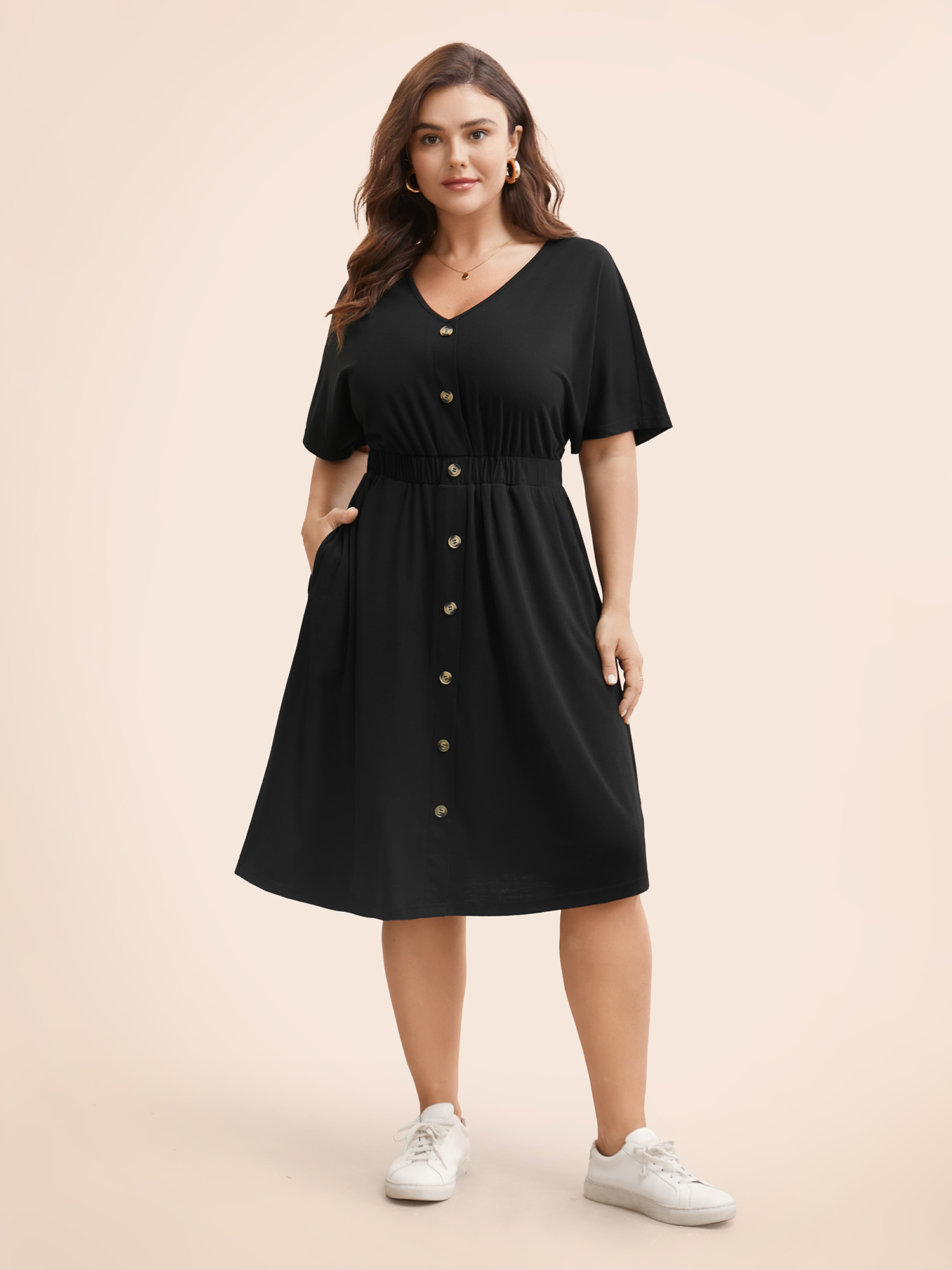 

Plus Size Supersoft Essentials Contrast Button Detail Shirred Pocket Dress Black Women Casual Plain V-neck Short sleeve Curvy Midi Dress BloomChic