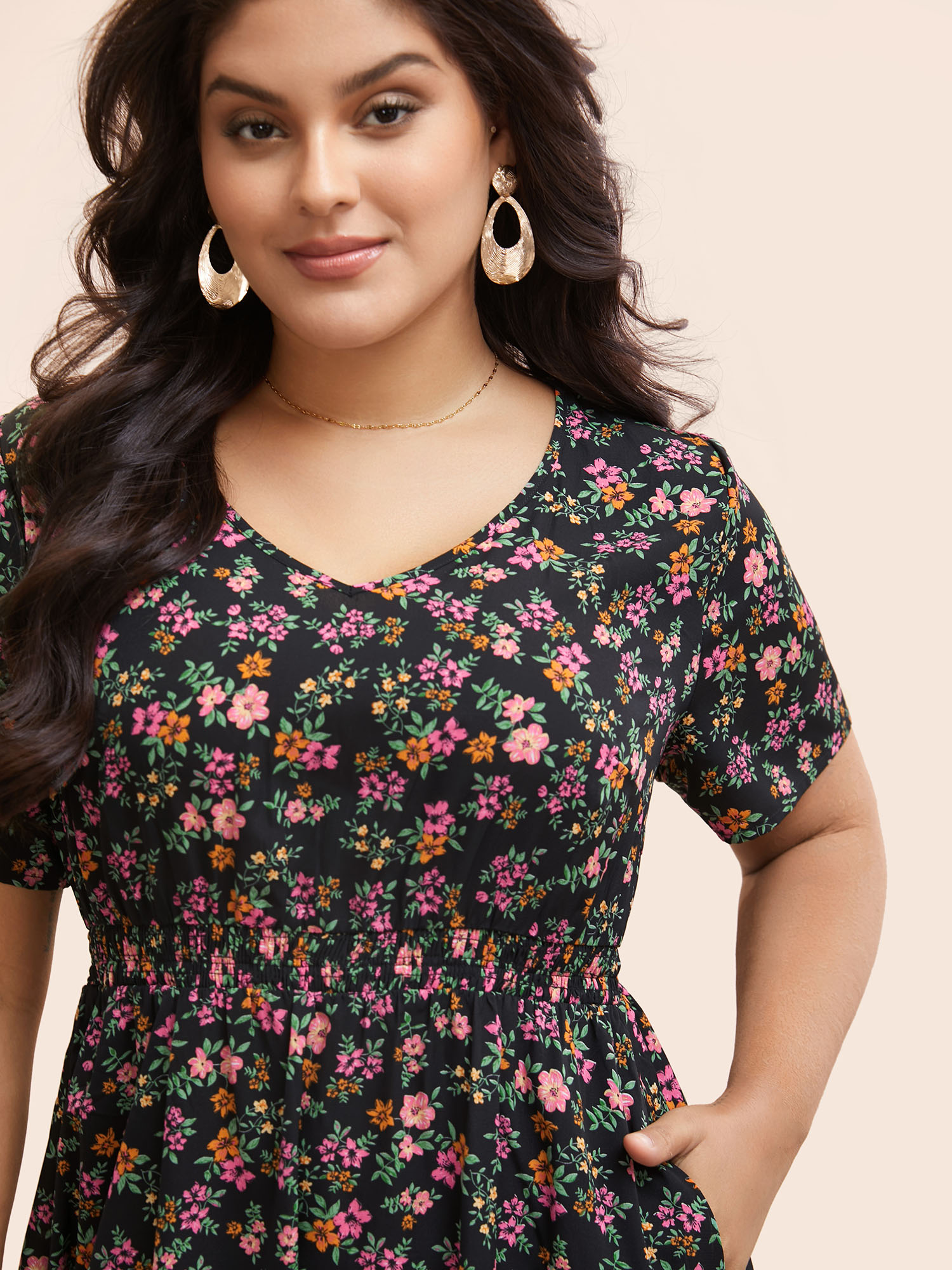 

Plus Size V Neck Ditsy Floral Shirred Dress Black Women Elegant Shirred V-neck Short sleeve Curvy BloomChic