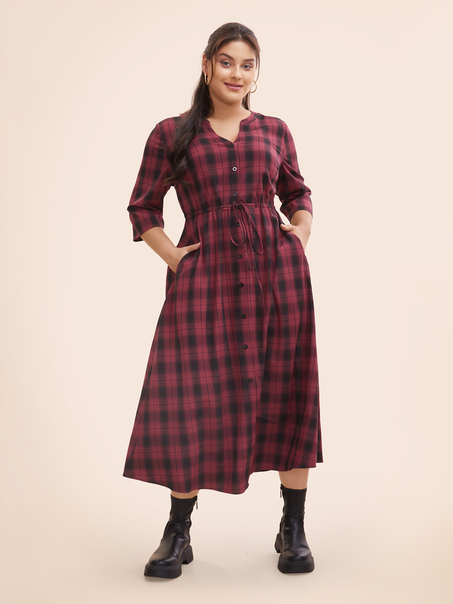 

Plus Size Plaid Drawstring Notched Pocket Maxi Dress Plum Women At the Office Drawstring Flat collar with V-notch Elbow-length sleeve Curvy BloomChic