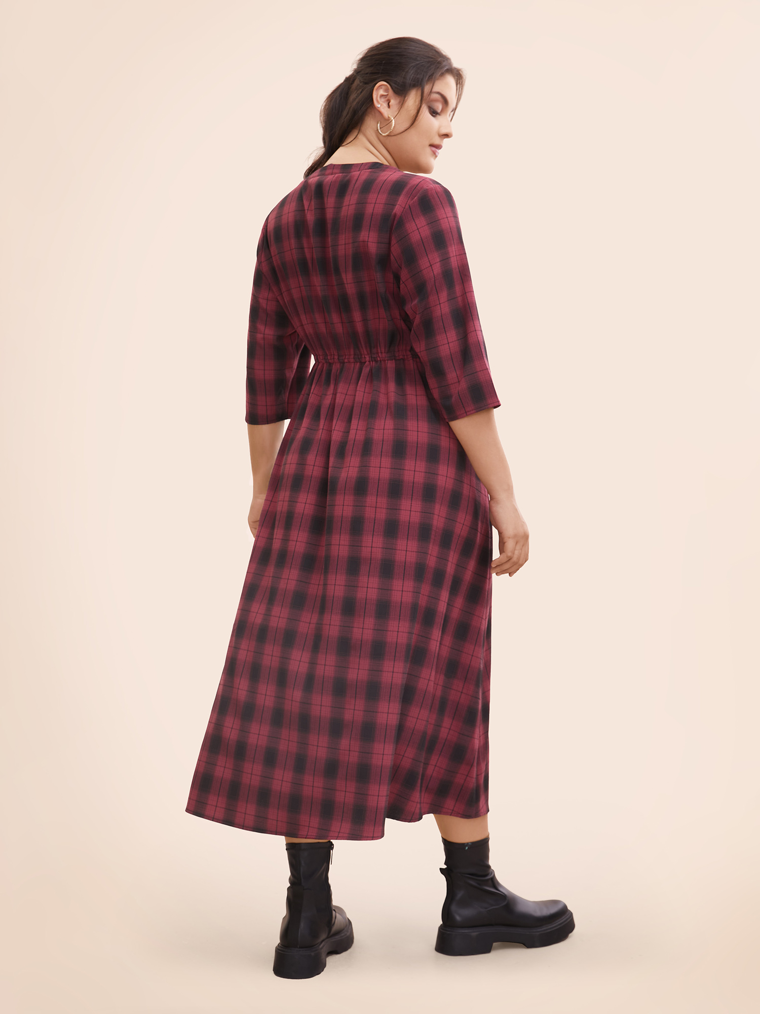 

Plus Size Plaid Drawstring Notched Pocket Maxi Dress Plum Women At the Office Drawstring Flat collar with V-notch Elbow-length sleeve Curvy BloomChic