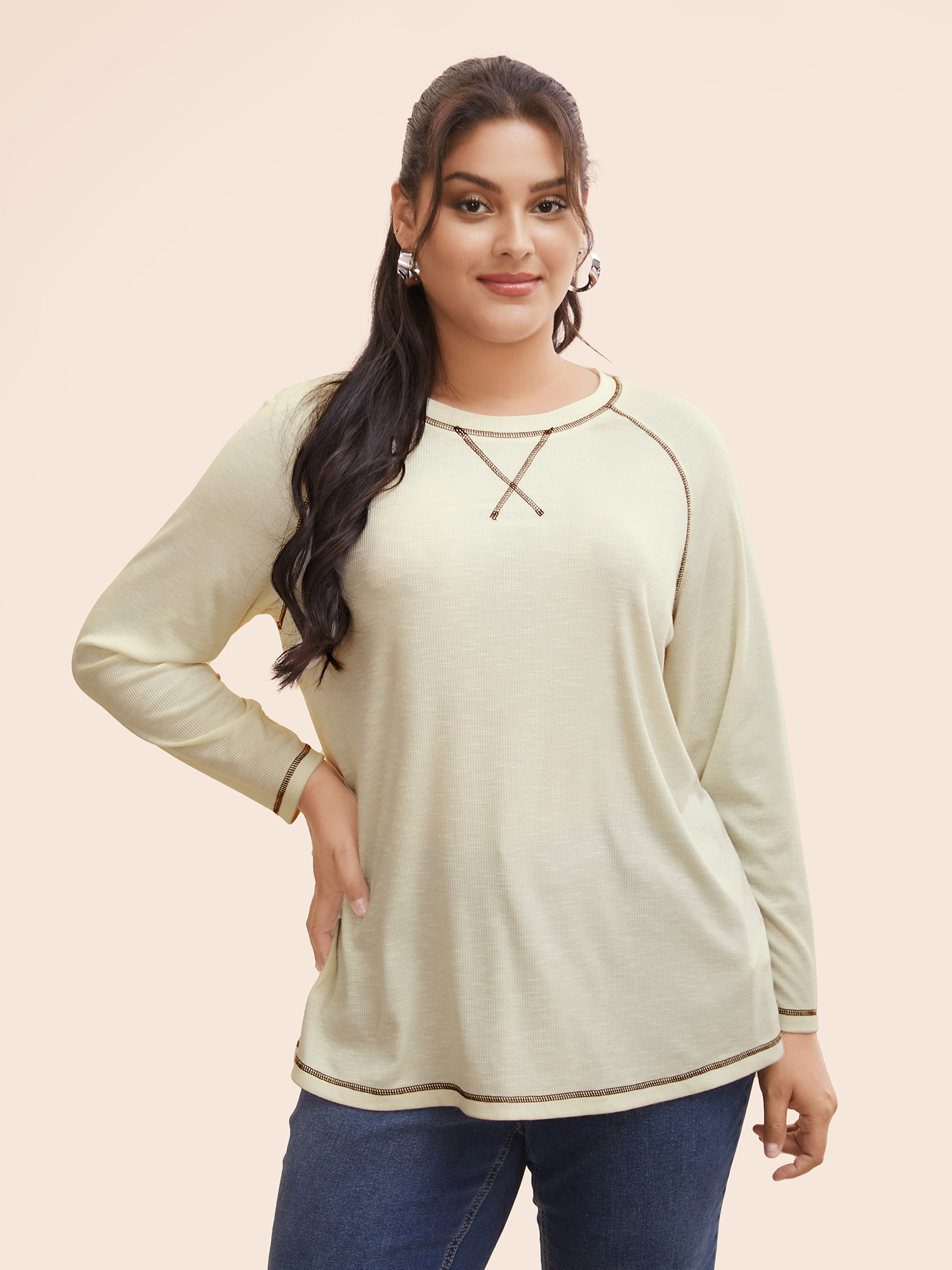 

Plus Size Crew Neck Contrast Stitch Raglan Sleeve T-shirt Ivory Women Casual Topstitching Round Neck Everyday T-shirts BloomChic