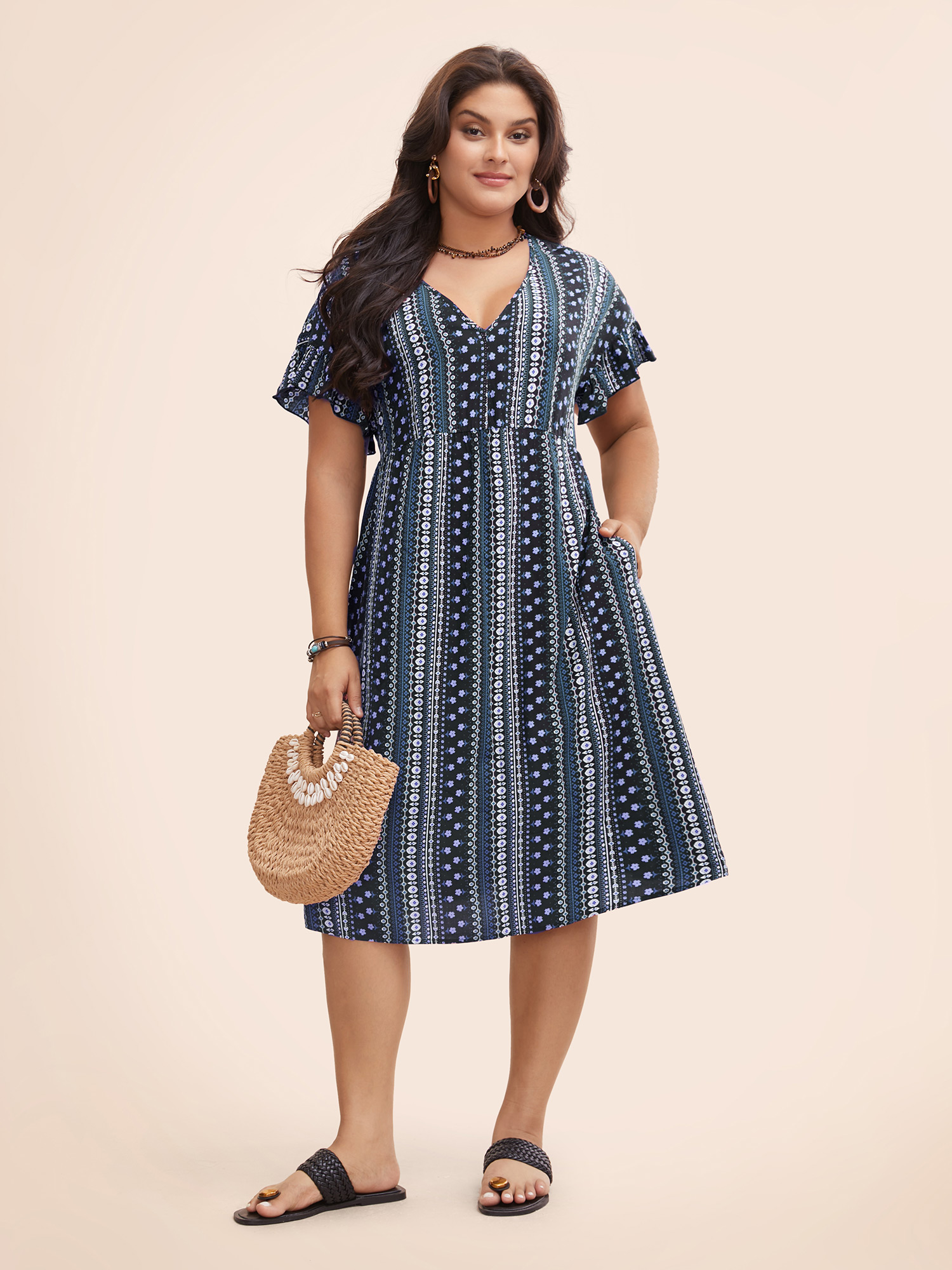 

Plus Size Bandana Print Pocket V Neck Ruffle Sleeve Dress DarkBlue Women Vacation Printed V-neck Short sleeve Curvy Midi Dress BloomChic