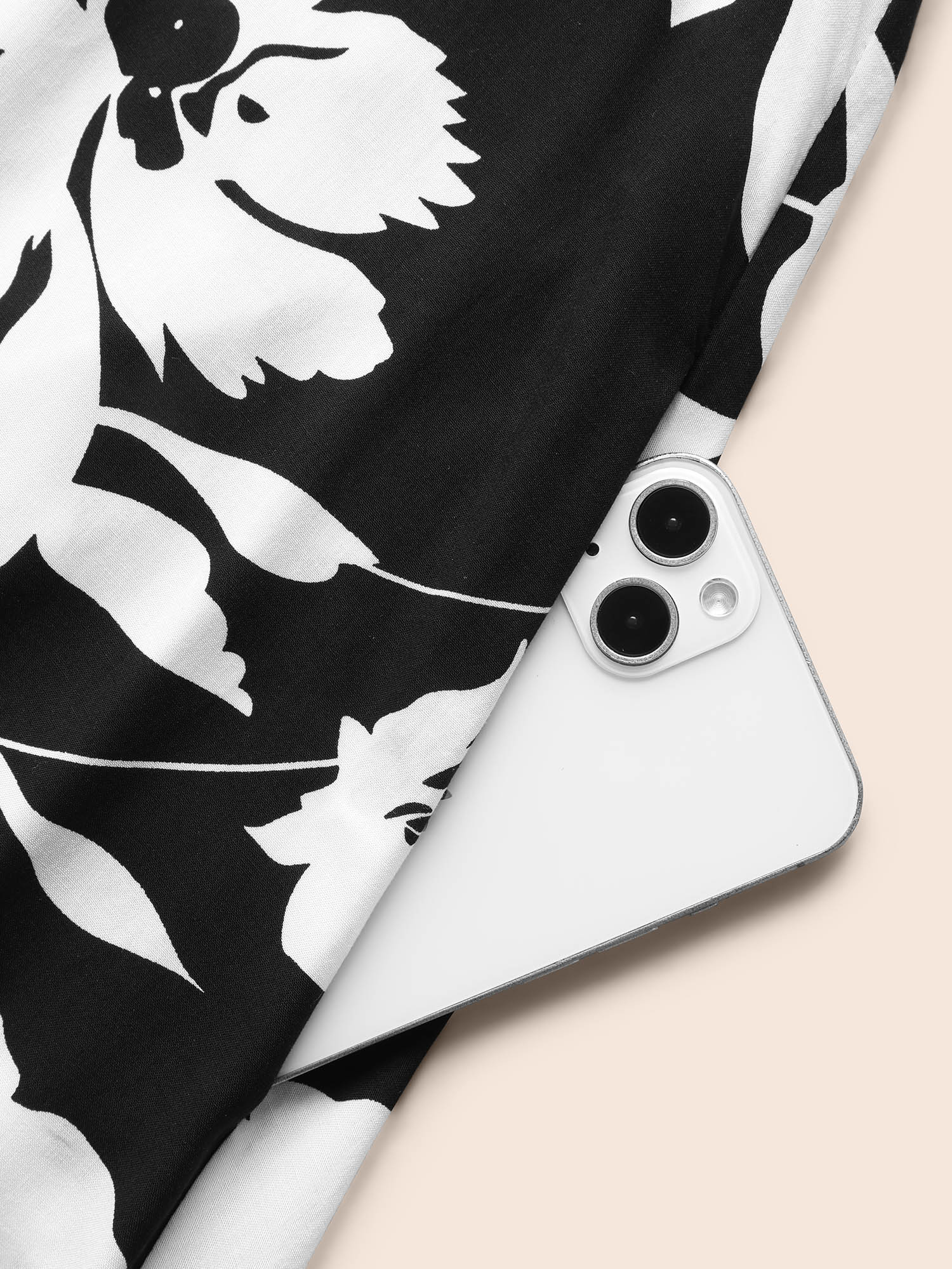 Plus Size Silhouette Floral Print Patchwork Crossover Pocket Dress Black Women Office Patchwork V-neck Short sleeve Curvy Midi Dress BloomChic 28/5X 