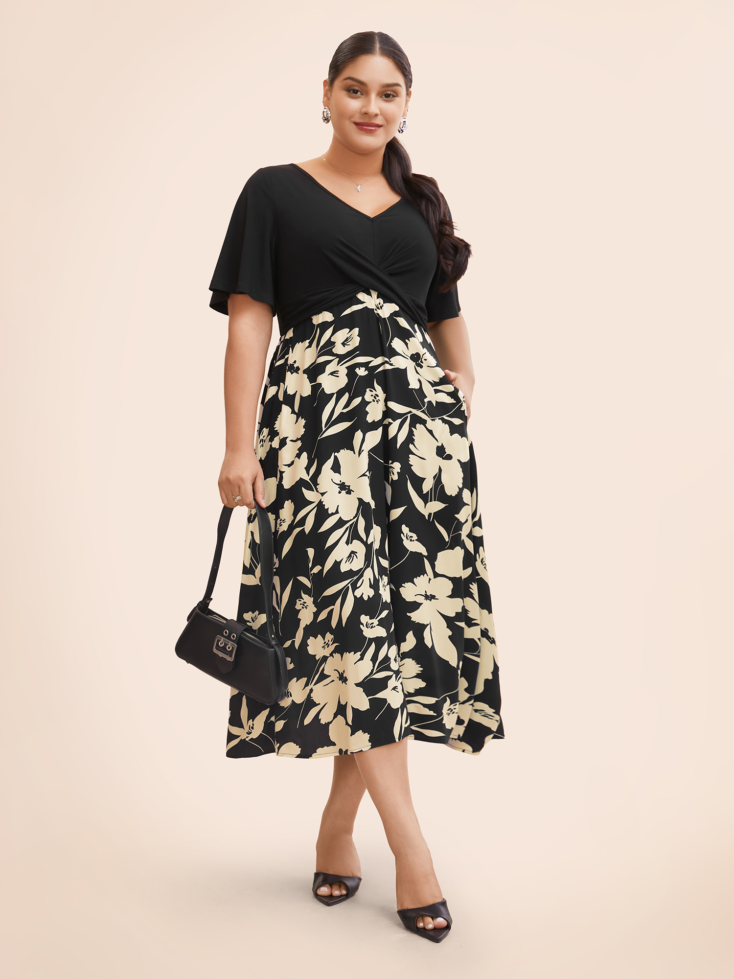 

Plus Size Silhouette Floral Print Patchwork Crossover Pocket Dress Bronze Women Office Patchwork V-neck Short sleeve Curvy Midi Dress BloomChic