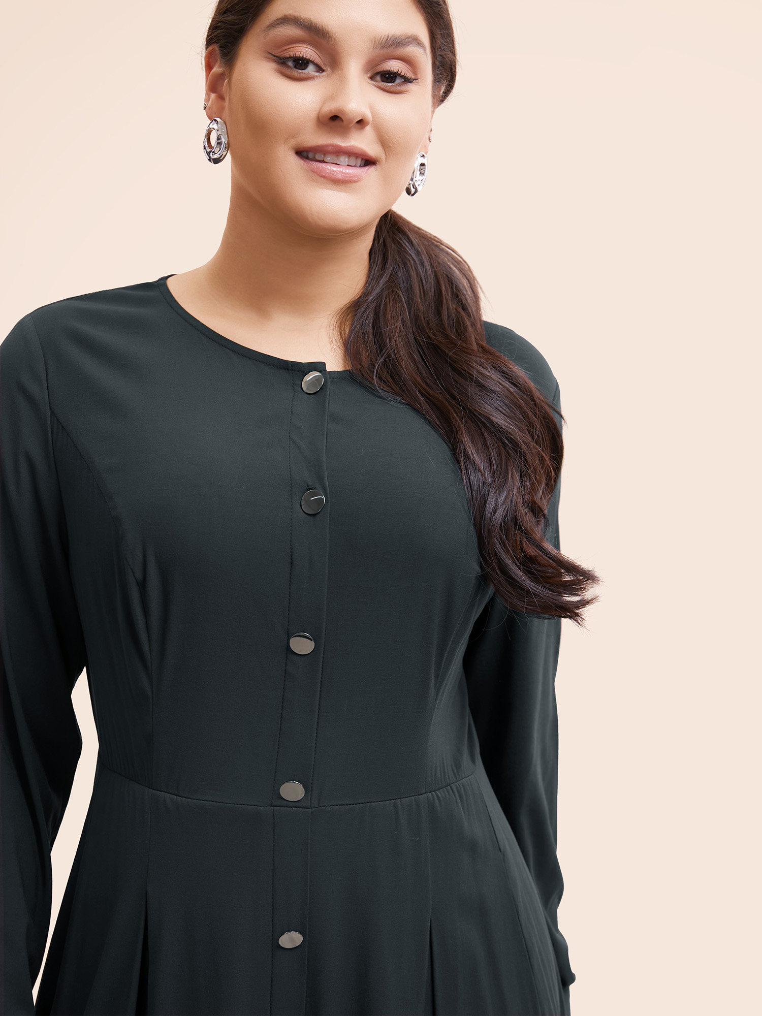 Plus Size Stretch Woven Button Pleated Midi Dress Black Women At the Office Pleated Round Neck Long Sleeve Curvy BloomChic 10/M 