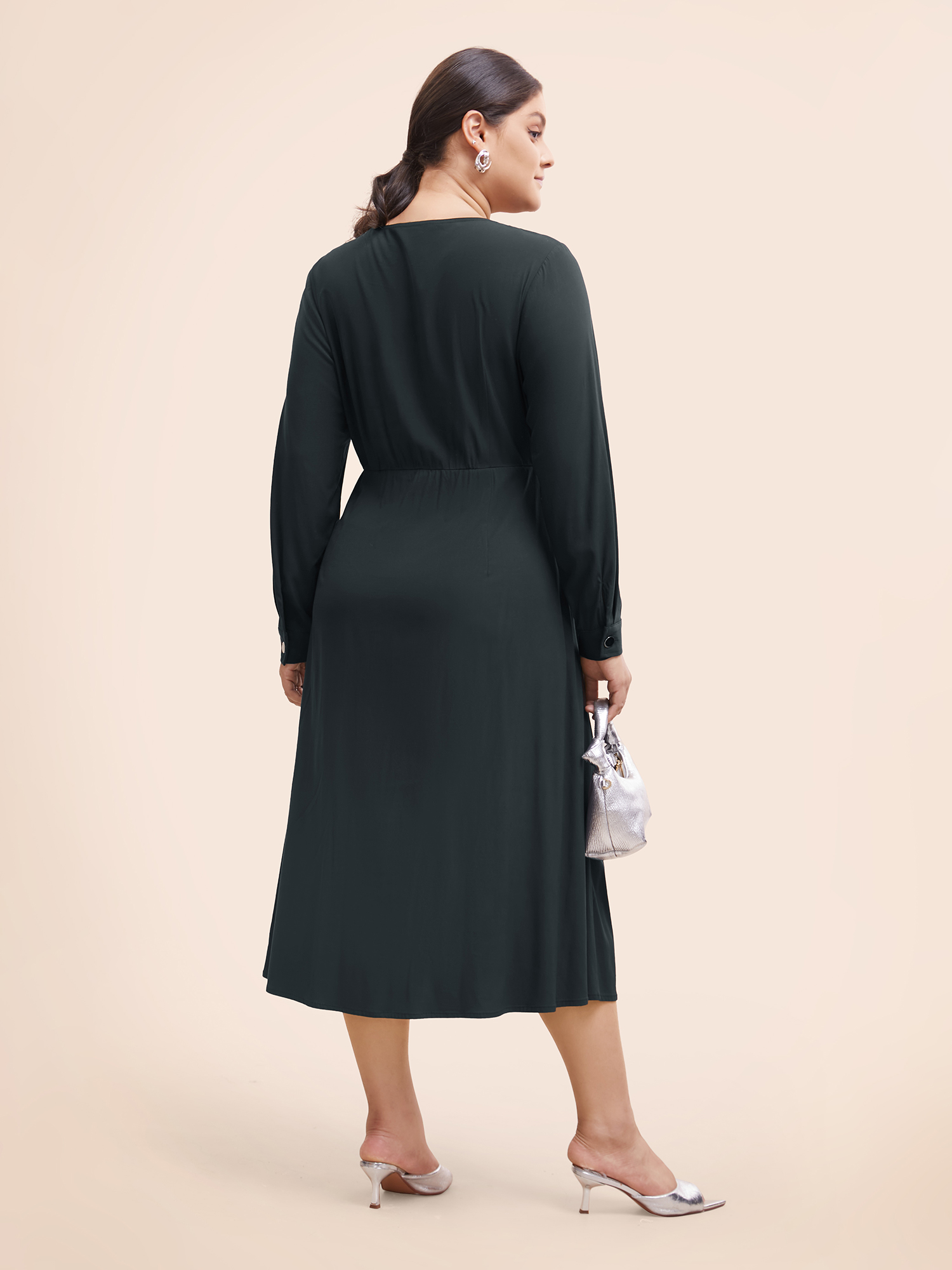 Plus Size Stretch Woven Button Pleated Midi Dress Black Women At the Office Pleated Round Neck Long Sleeve Curvy BloomChic 10/M 