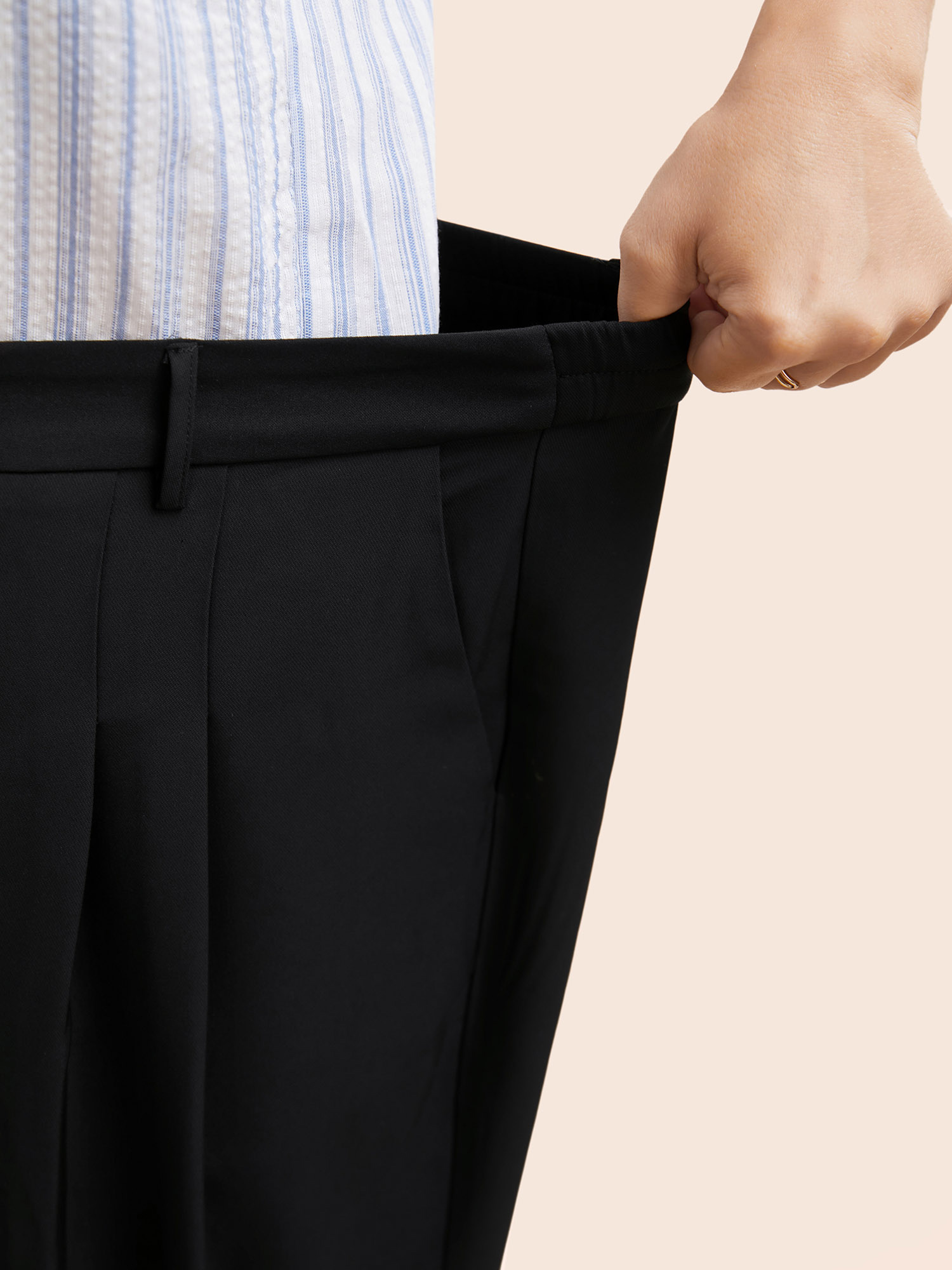 Plus Size Stretch Woven Pleated Elastic Waist Pants Women Black At the Office Wide Leg Mid Rise Work Pants BloomChic 12/L 