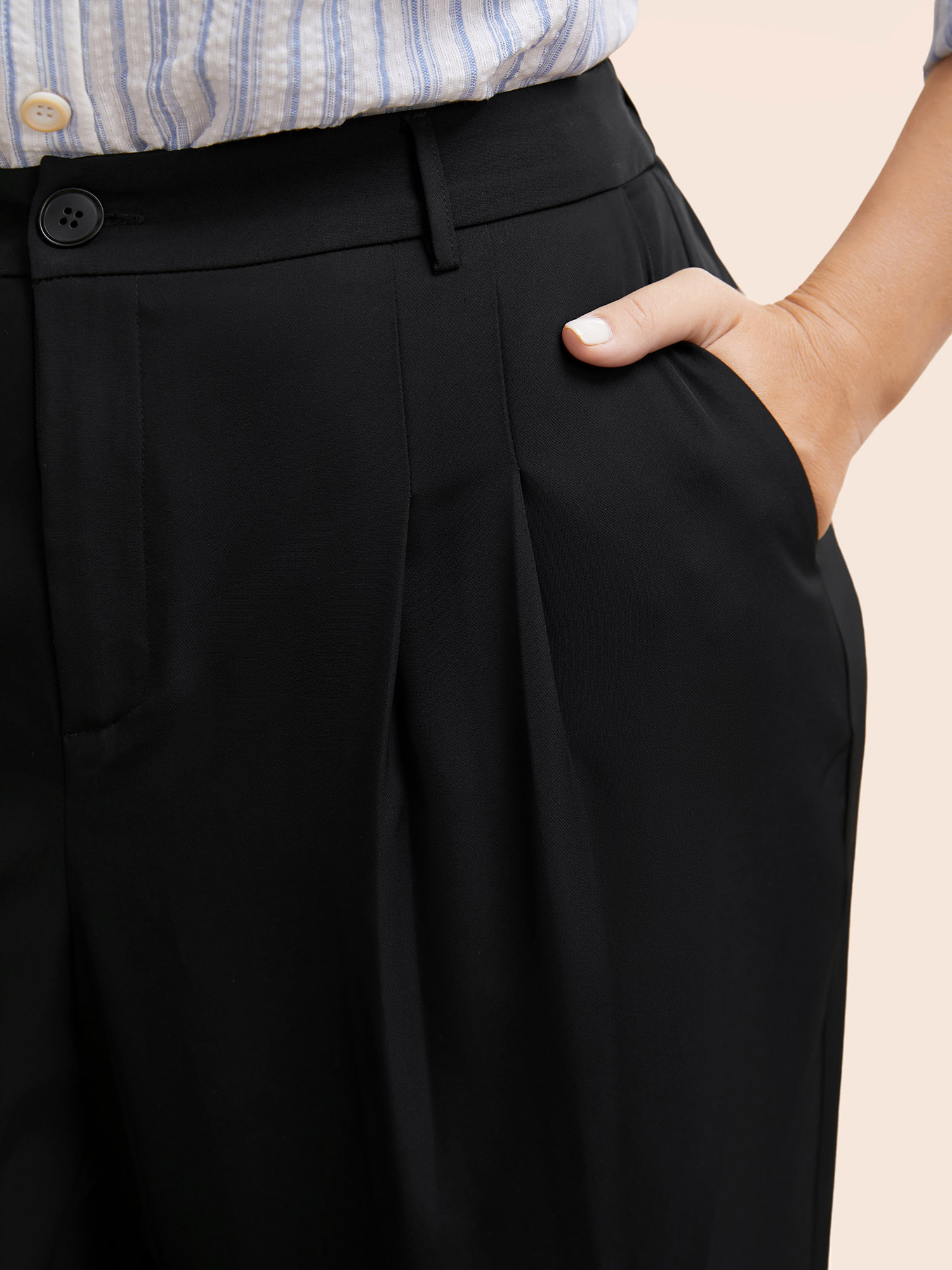 Plus Size Stretch Woven Pleated Elastic Waist Pants Women Black At the Office Wide Leg Mid Rise Work Pants BloomChic 12/L 