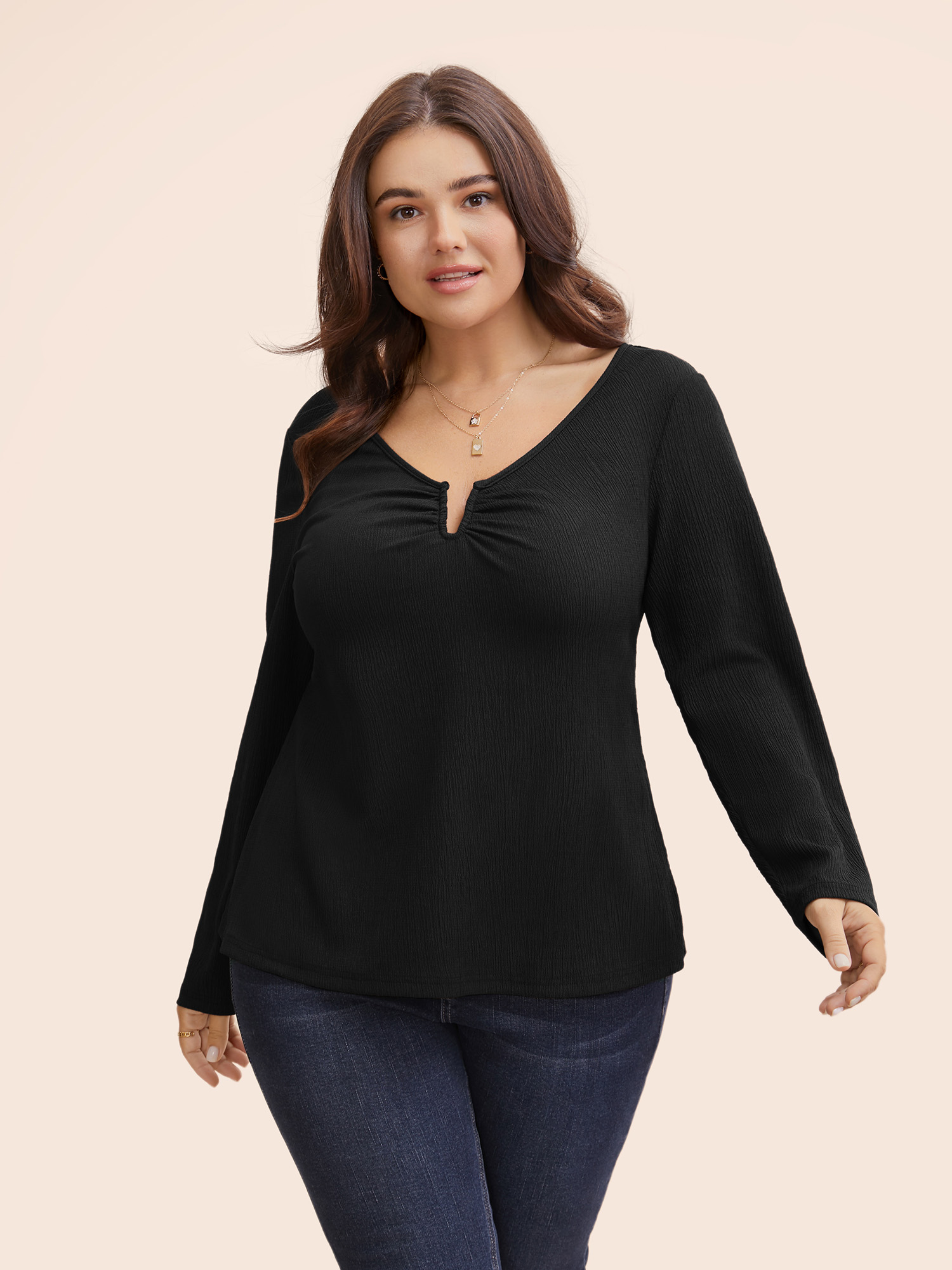 

Plus Size Plain Textured Notched Gathered T-shirt Black Women Elegant Texture V-neck Skinny Everyday T-shirts BloomChic