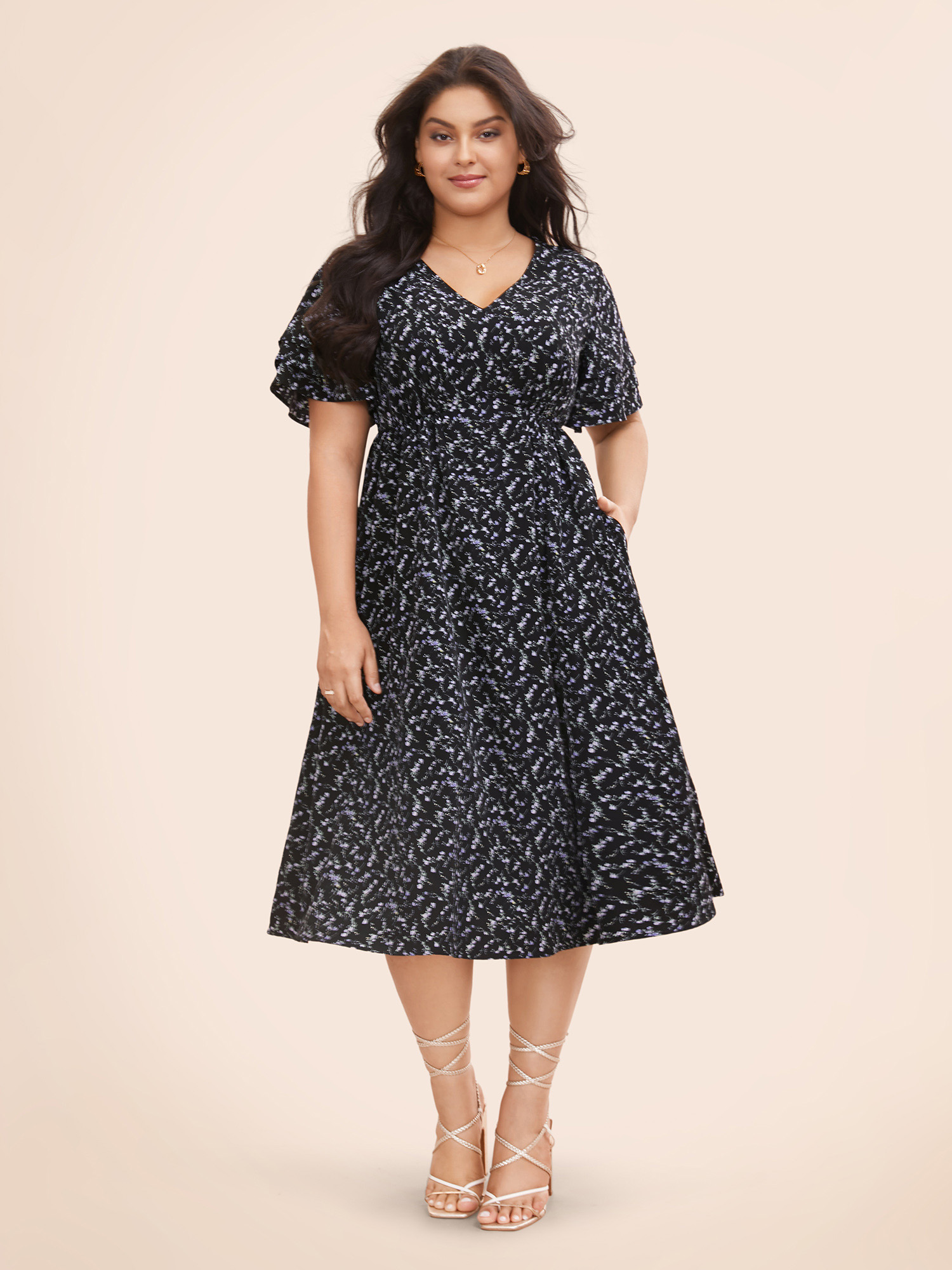 

Plus Size Ditsy Floral Tiered Ruffle Sleeve Midi Dress Black Women Elegant Tiered V-neck Short sleeve Curvy BloomChic