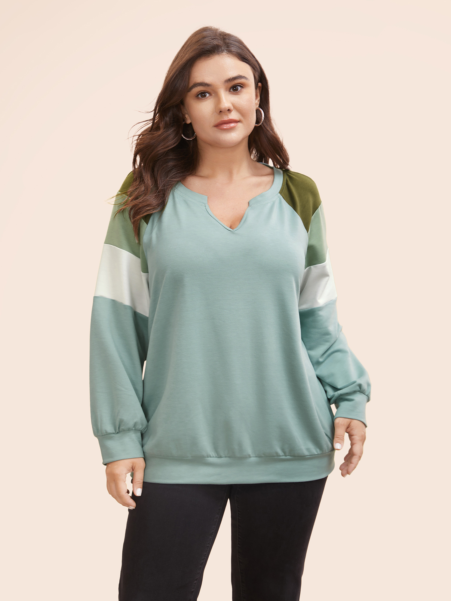 

Plus Size Contrast Patchwork Notched Raglan Sleeve Sweatshirt Women Multicolor Casual Contrast Flat collar with V-notch Everyday Sweatshirts BloomChic