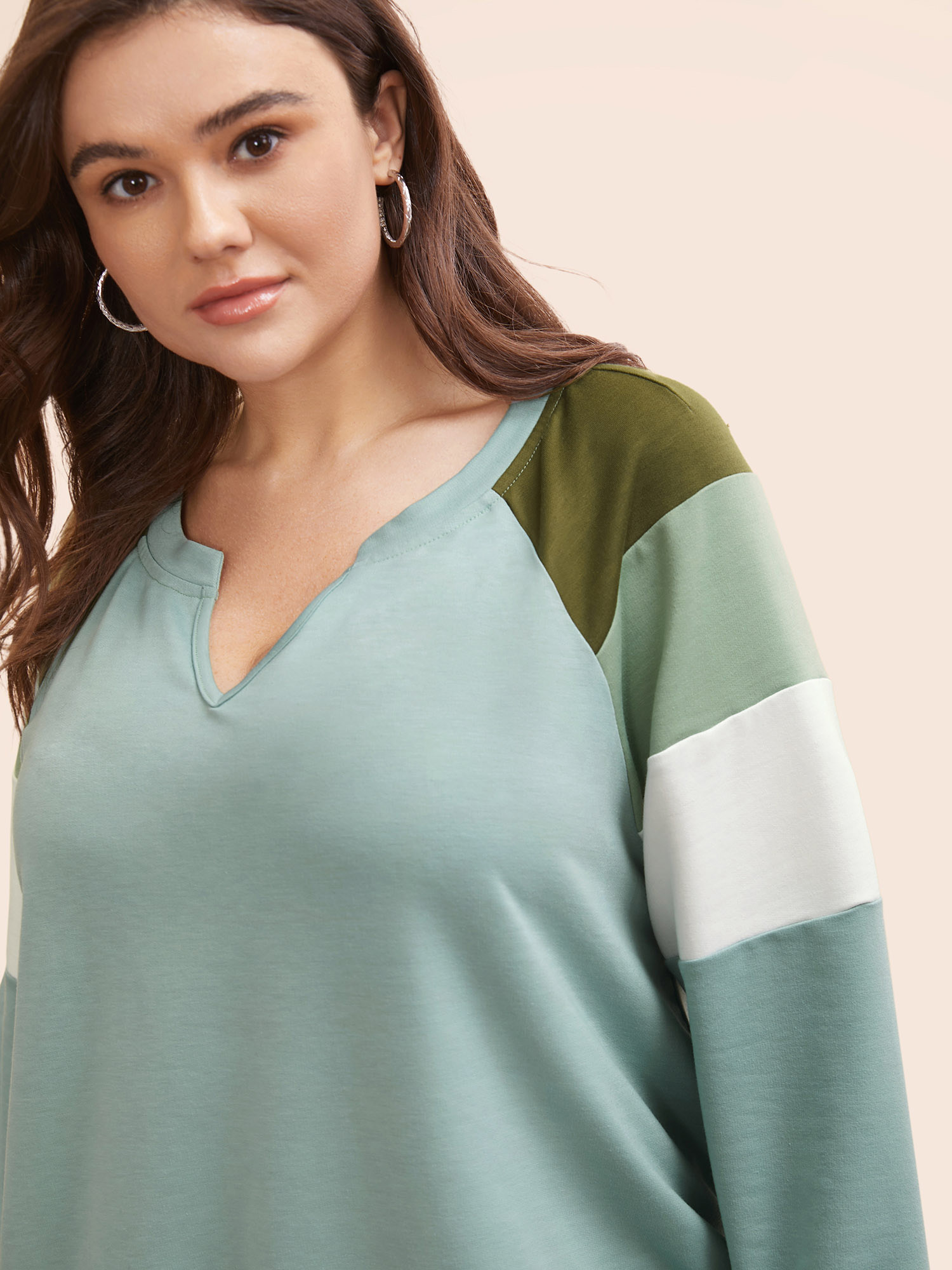 

Plus Size Contrast Patchwork Notched Raglan Sleeve Sweatshirt Women Multicolor Casual Contrast Flat collar with V-notch Everyday Sweatshirts BloomChic