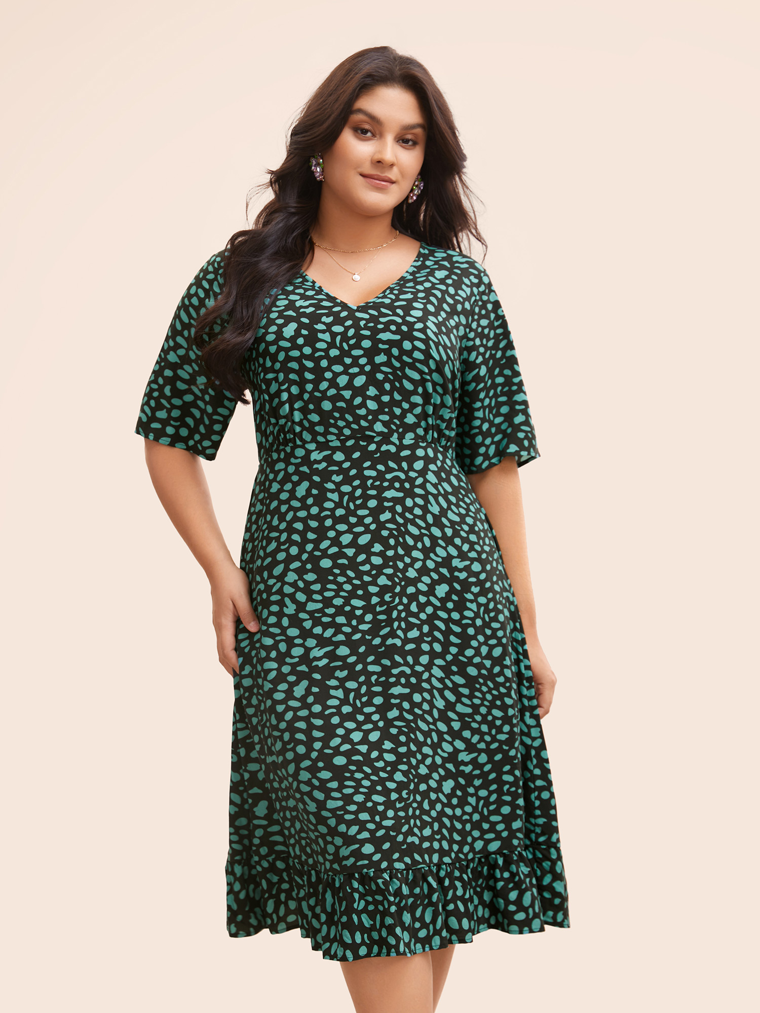 

Plus Size Geometric Print Ruffle Hem Pocket Dress Black Women At the Office Gathered V-neck Half Sleeve Curvy BloomChic