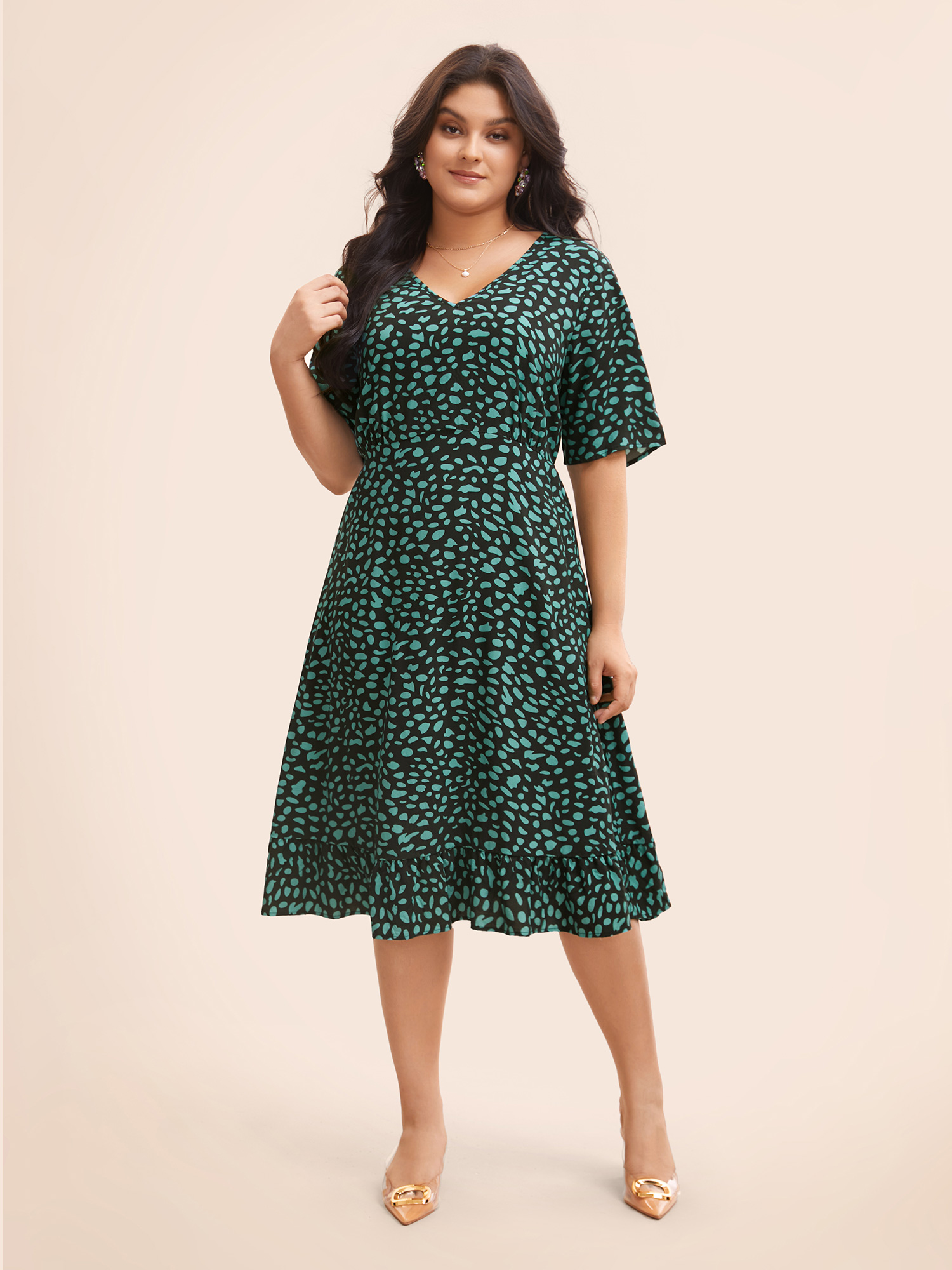 

Plus Size Geometric Print Ruffle Hem Pocket Dress Black Women At the Office Gathered V-neck Half Sleeve Curvy BloomChic