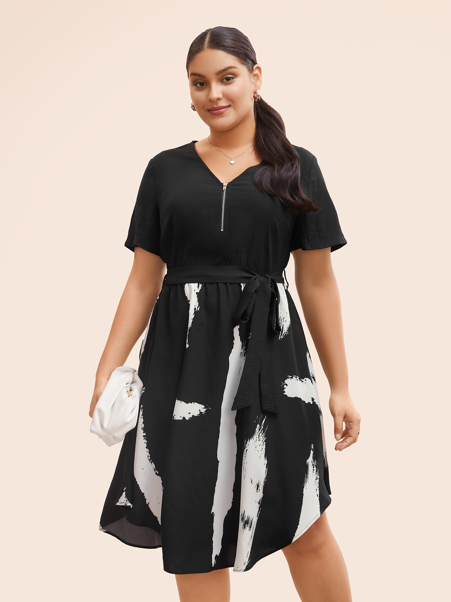 

Plus Size Brush Print Arc Hem Half Zip Dress Black Women At the Office Texture V-neck Short sleeve Curvy BloomChic