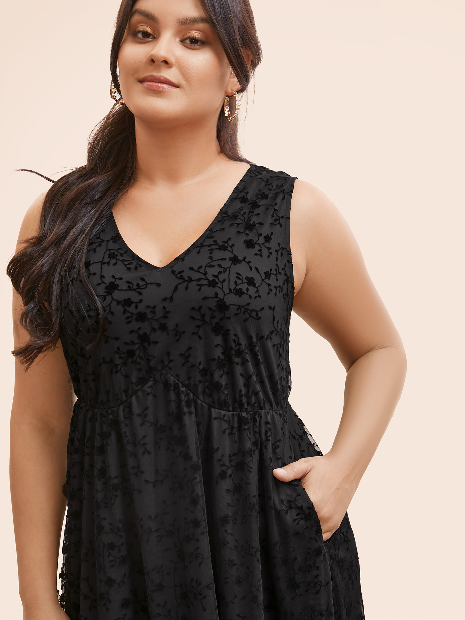 

Plus Size Floral Flocking Mesh Sleeveless Dress Black Women Elegant Texture V-neck Sleeveless Curvy BloomChic