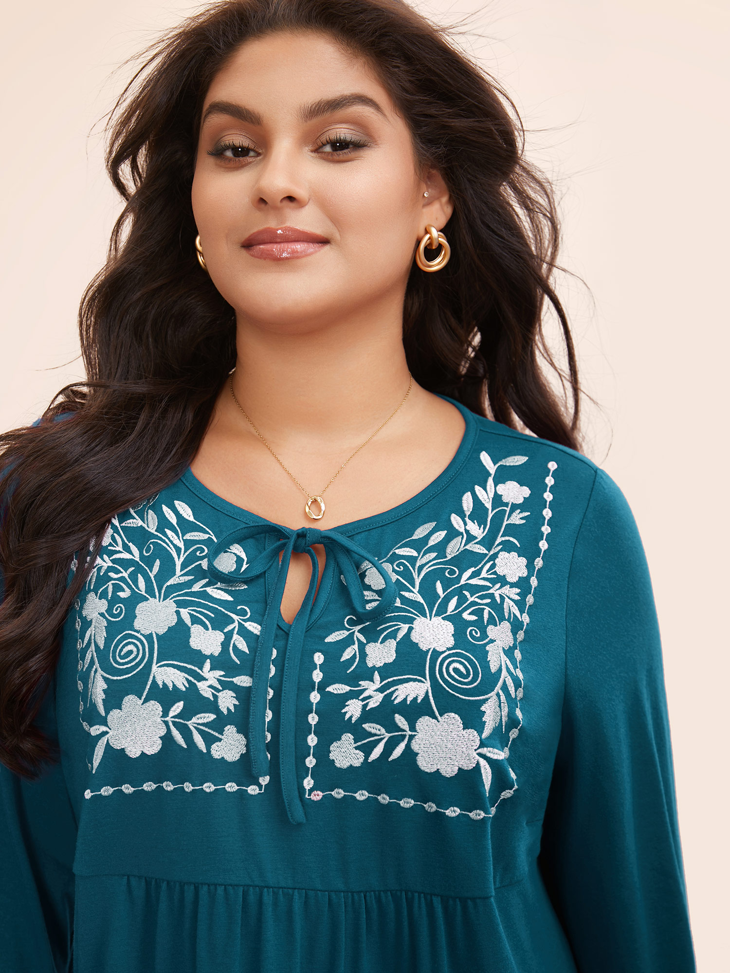 

Plus Size Floral Embroidered Knot Neck Lantern Sleeve T-shirt Aegean Tie Neck Long Sleeve Elegant Jersey Tops