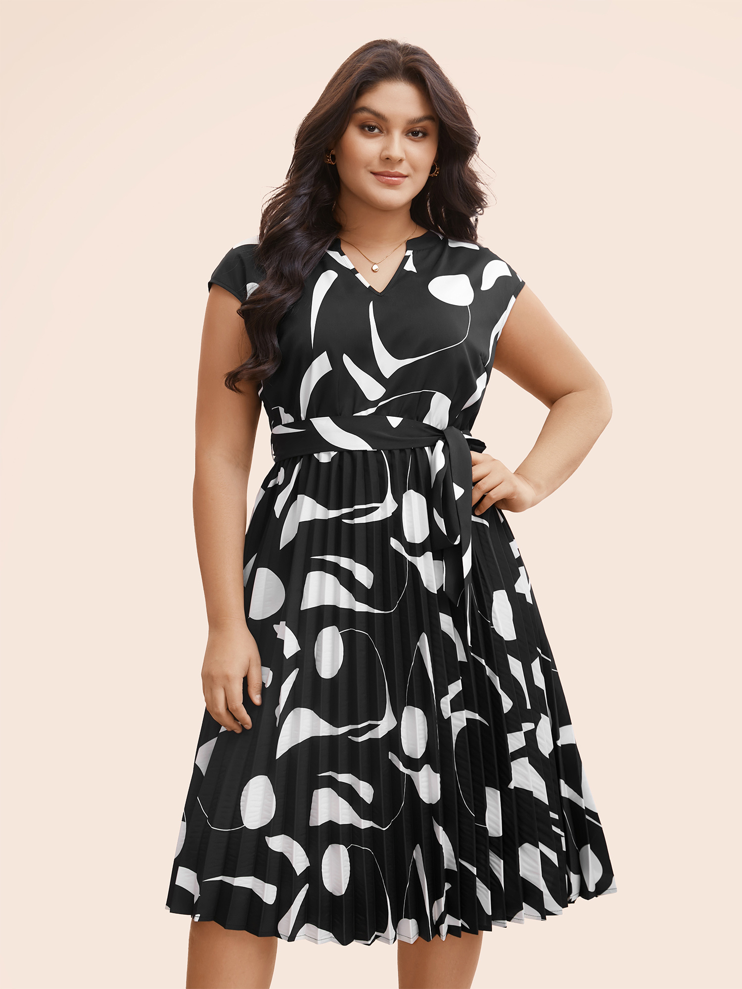 

Plus Size Silhouette Floral Print Cap Sleeve Midi Dress Black Women At the Office Belted Flat collar with V-notch Cap Sleeve Curvy BloomChic