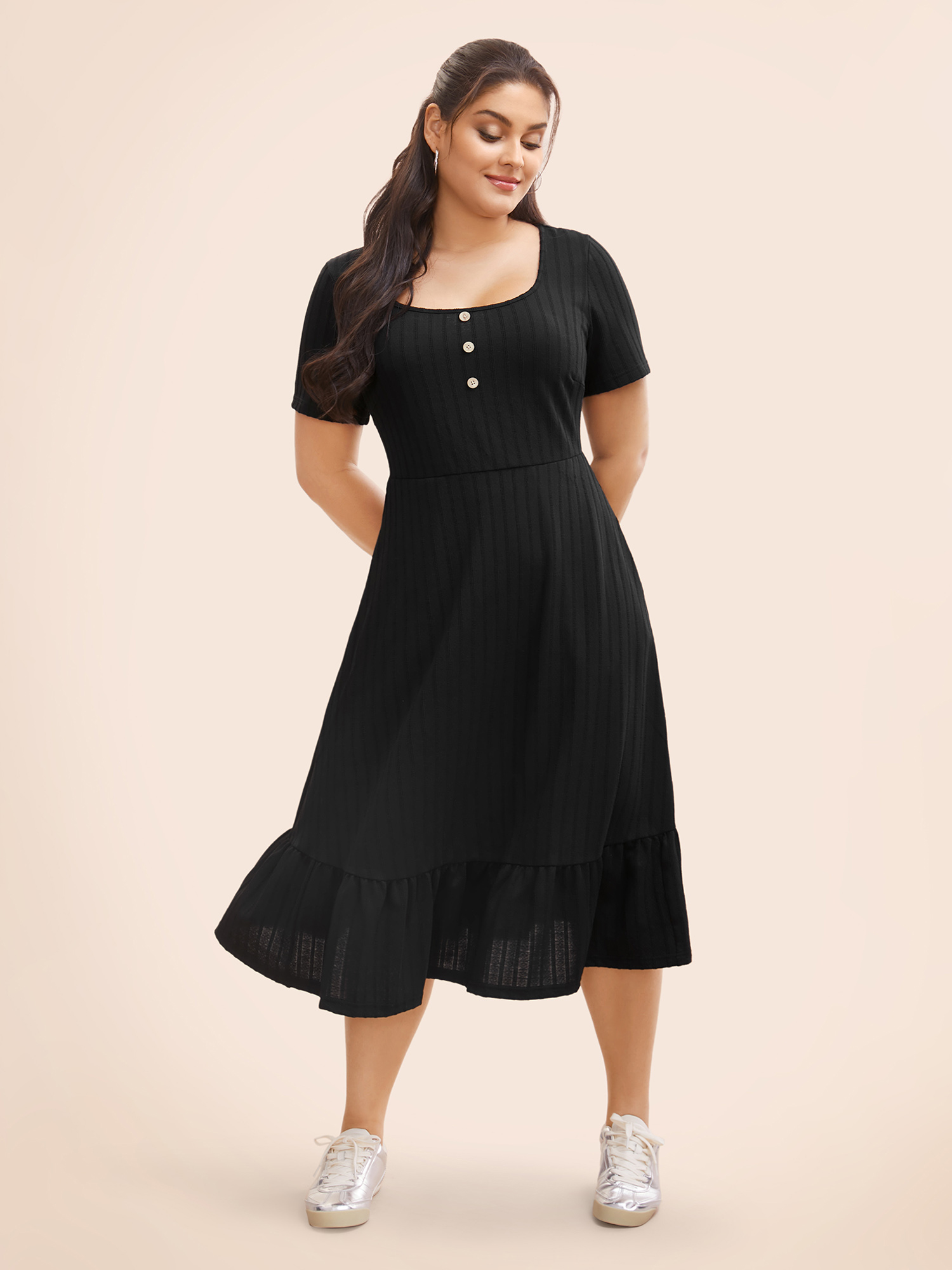 

Plus Size Texture Ruffle Hem Button Detail Dress Black Women Elegant Texture U-neck Short sleeve Curvy BloomChic