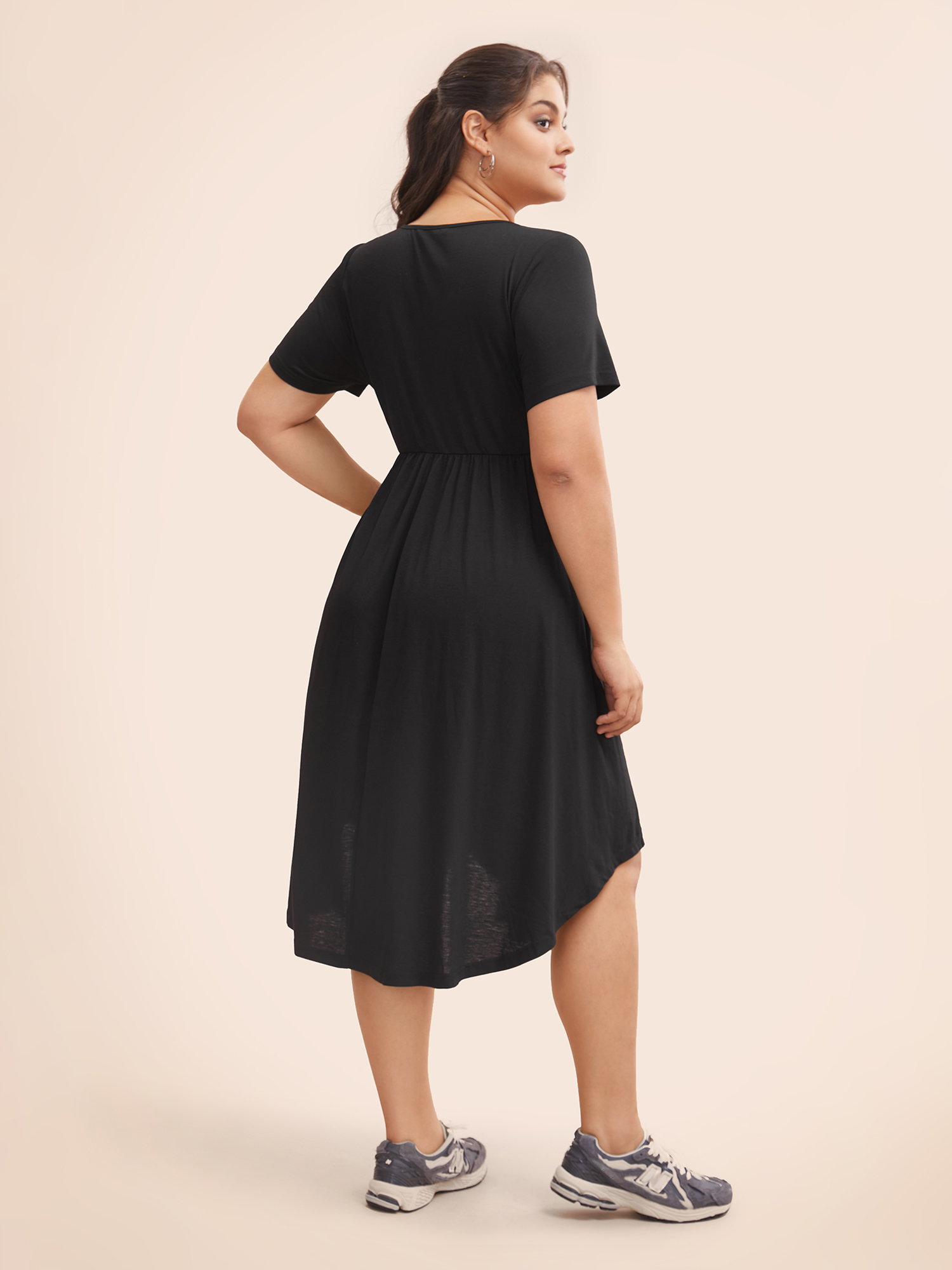 Plus Size Solid Drawstring Ruched Curved Hem Dress Black Women Elegant Gathered V-neck Short sleeve Curvy BloomChic 14-16/1X 