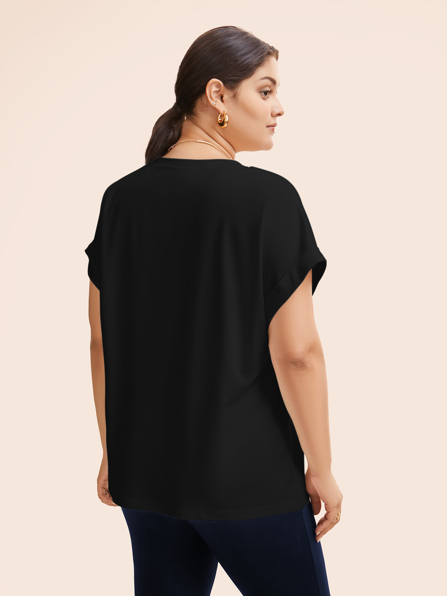 

Plus Size Solid Round Neck Cuffed Sleeve T-shirt Black Women At the Office Roll Hem Round Neck Work T-shirts BloomChic