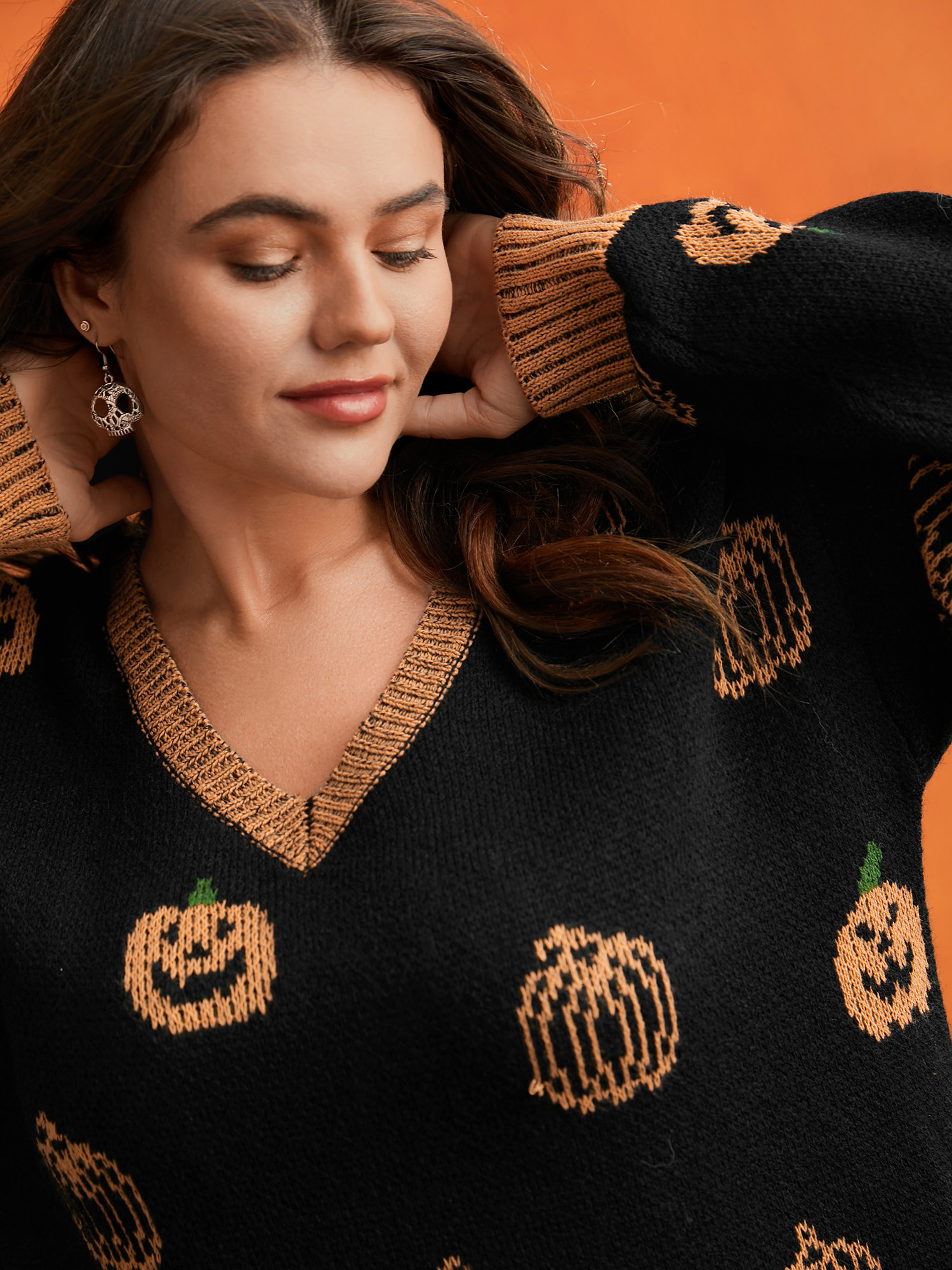 

Plus Size Pumpkin Patch Contrasting Color Hemline Pullover Black Women Casual Loose Long Sleeve V-neck Everyday Pullovers BloomChic