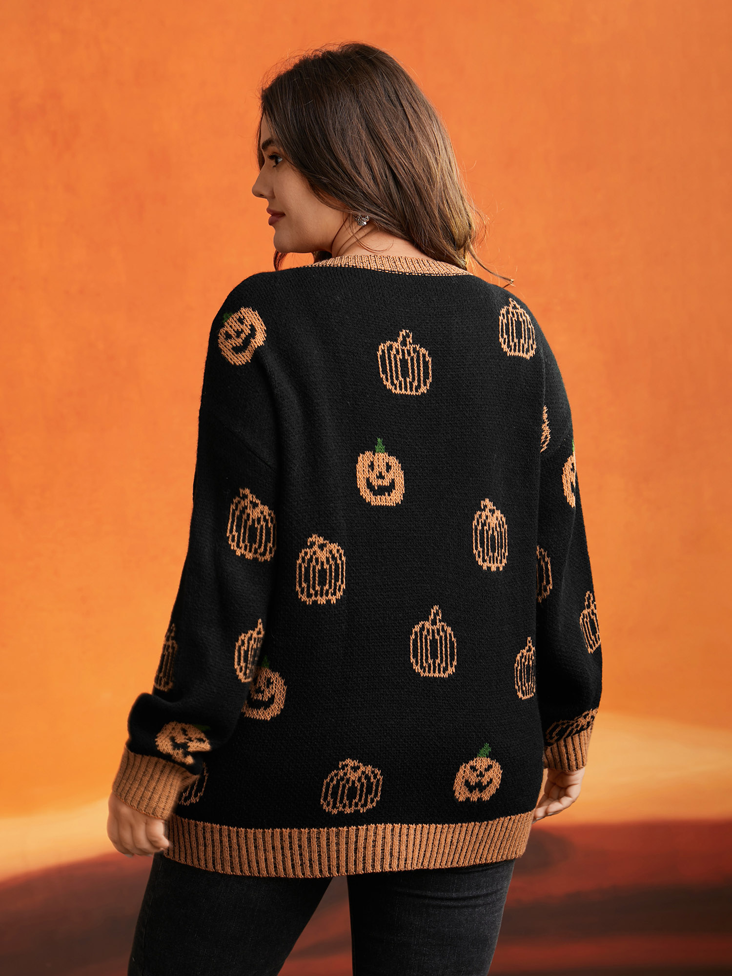 

Plus Size Pumpkin Patch Contrasting Color Hemline Pullover Black Women Casual Loose Long Sleeve V-neck Everyday Pullovers BloomChic