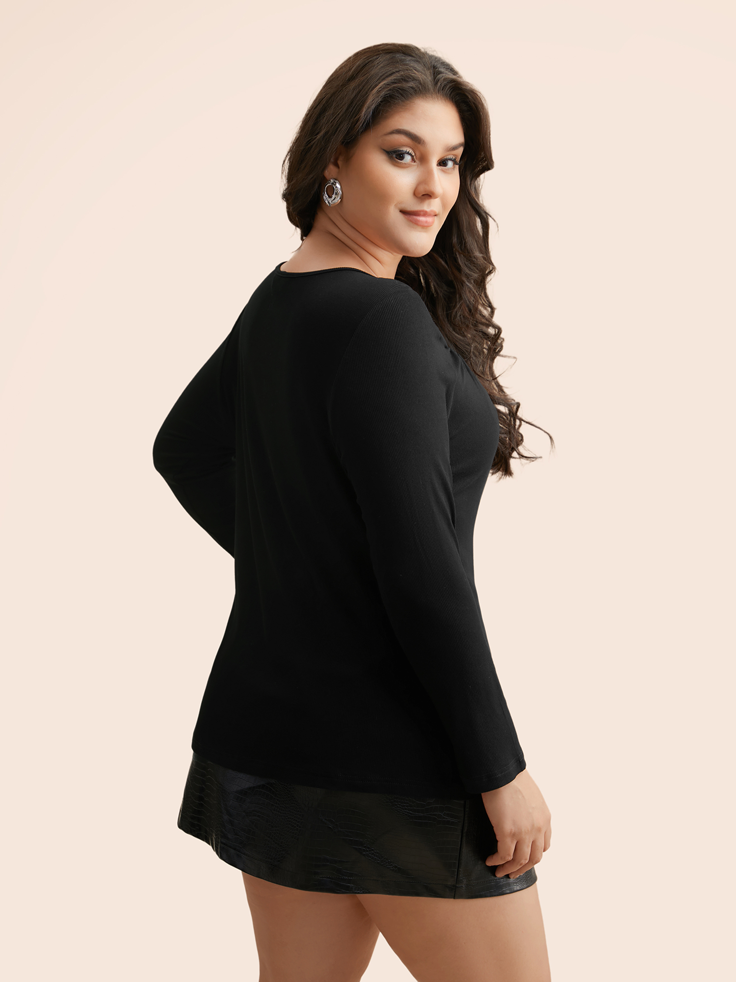 Plus Size Rib Knit Asymmetrical Neck Cut Out T-shirt Black Women Elegant Texture Asymmetrical Neck Skinny Everyday T-shirts BloomChic 28/5X 