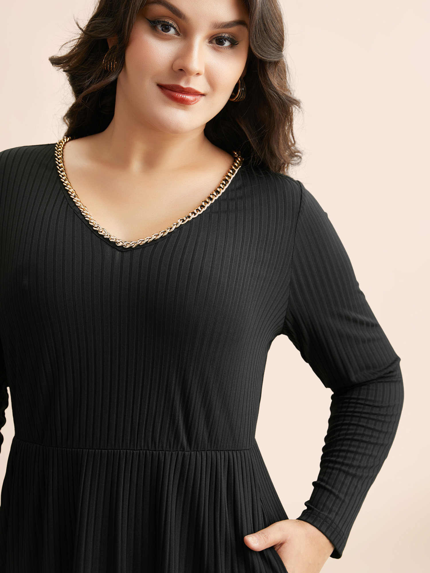 

Plus Size Rib Knit Patchwork Metal Chain Detail Dress Black Women Elegant Texture V-neck Long Sleeve Curvy BloomChic