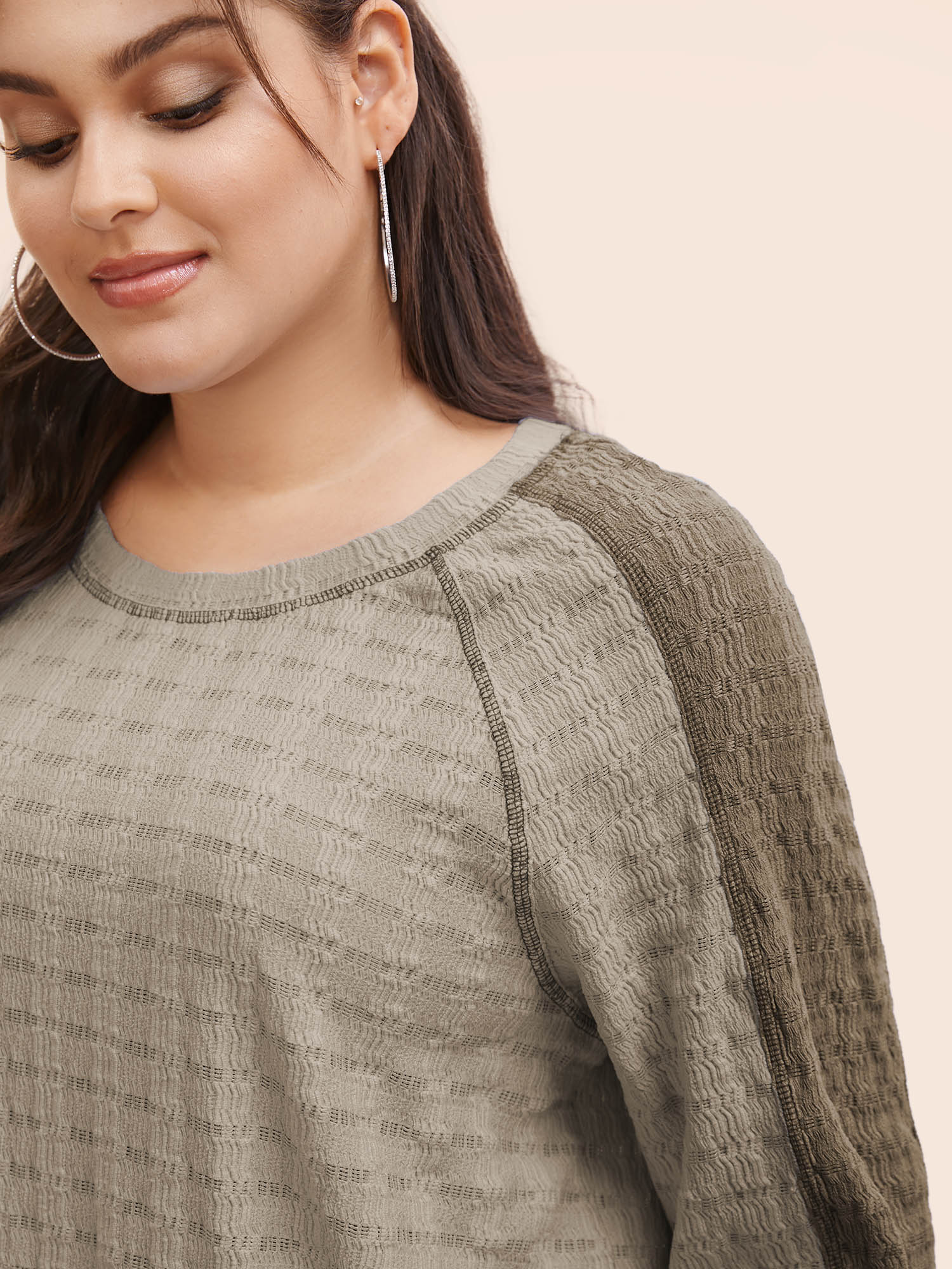 Plus Size Contrast Patchwork Texture Raglan Sleeve T-shirt Multicolor Women Casual Texture Round Neck Everyday T-shirts BloomChic 30/6X 