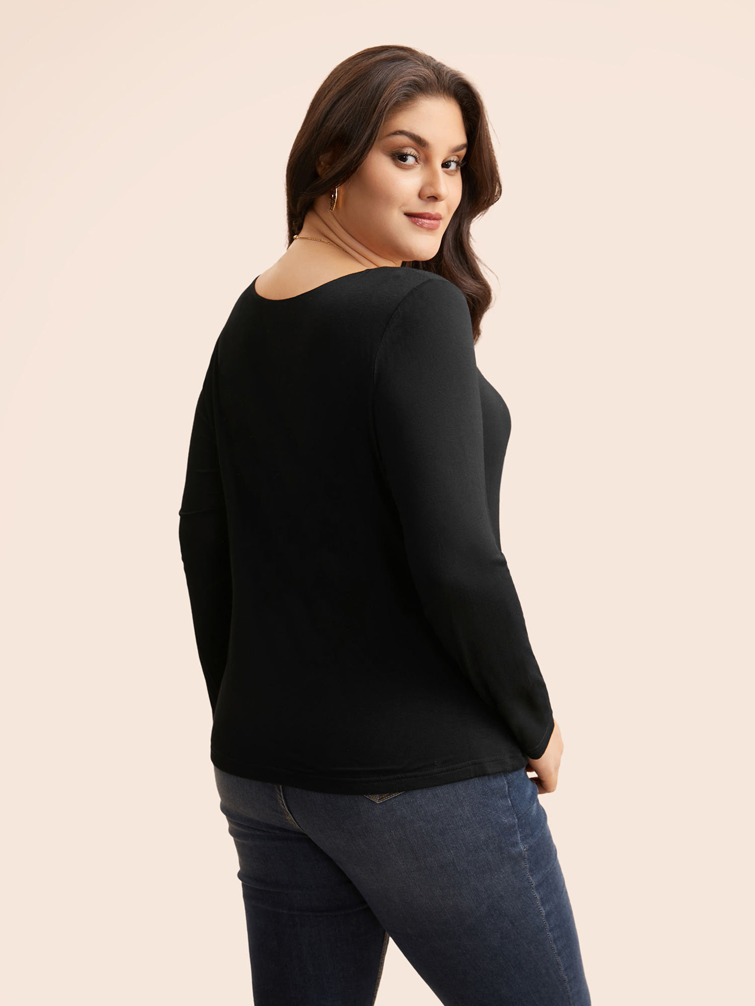 Plus Size Supersoft Essentials Solid U Neck T-shirt Black Women Elegant Non U-neck Skinny Everyday T-shirts BloomChic 30/6X 