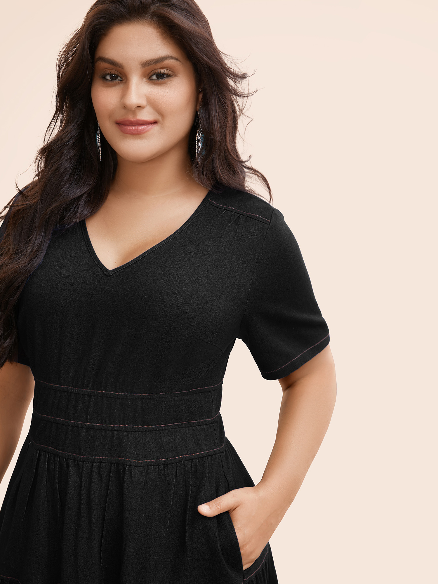 Plus Size Stretch Denim Pockets Tiered Midi Dress Pureblack Women Resort Topstitching V-neck Short sleeve Curvy BloomChic 30/6X 
