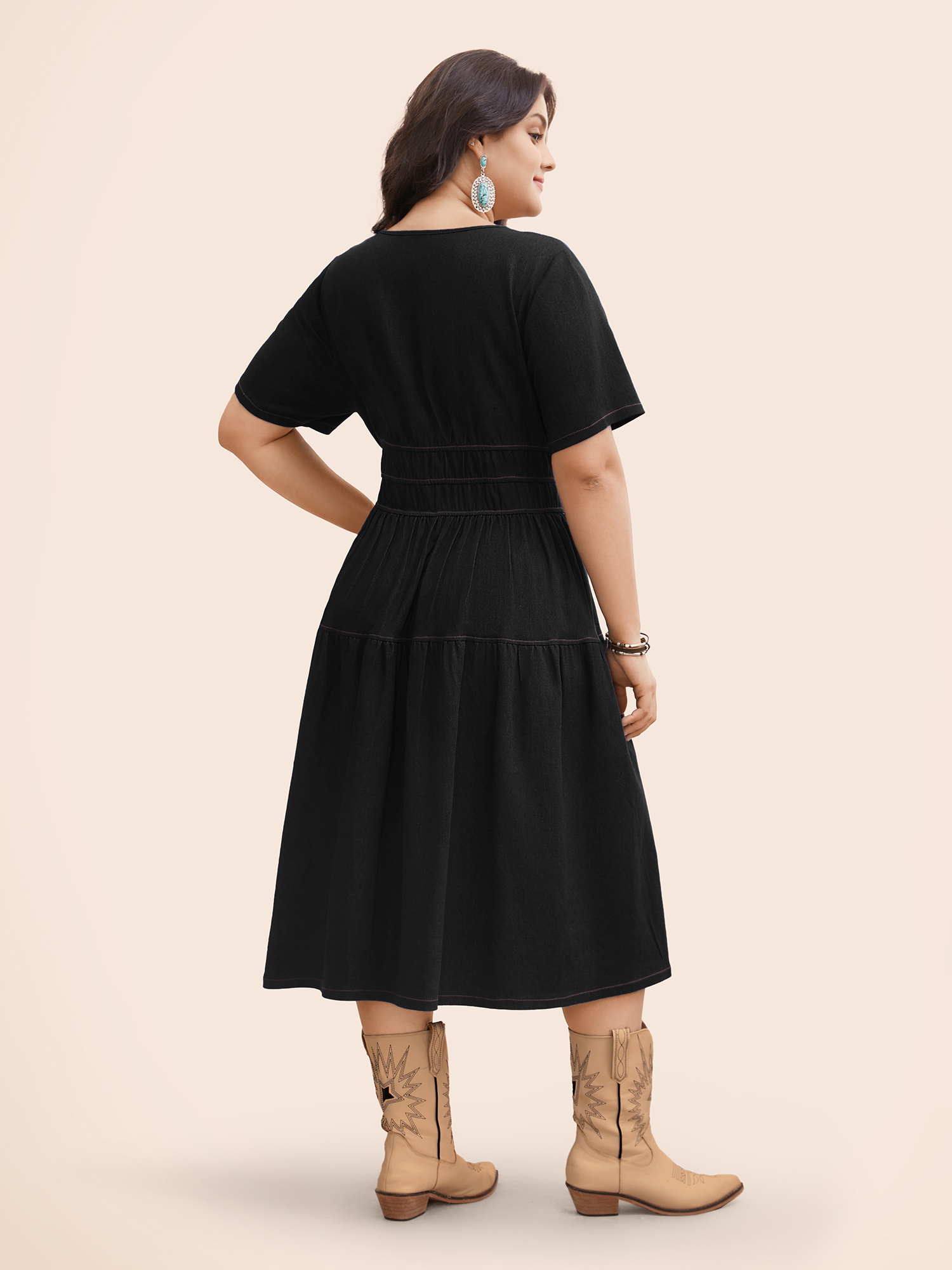 Plus Size Stretch Denim Pockets Tiered Midi Dress Pureblack Women Resort Topstitching V-neck Short sleeve Curvy BloomChic 30/6X 